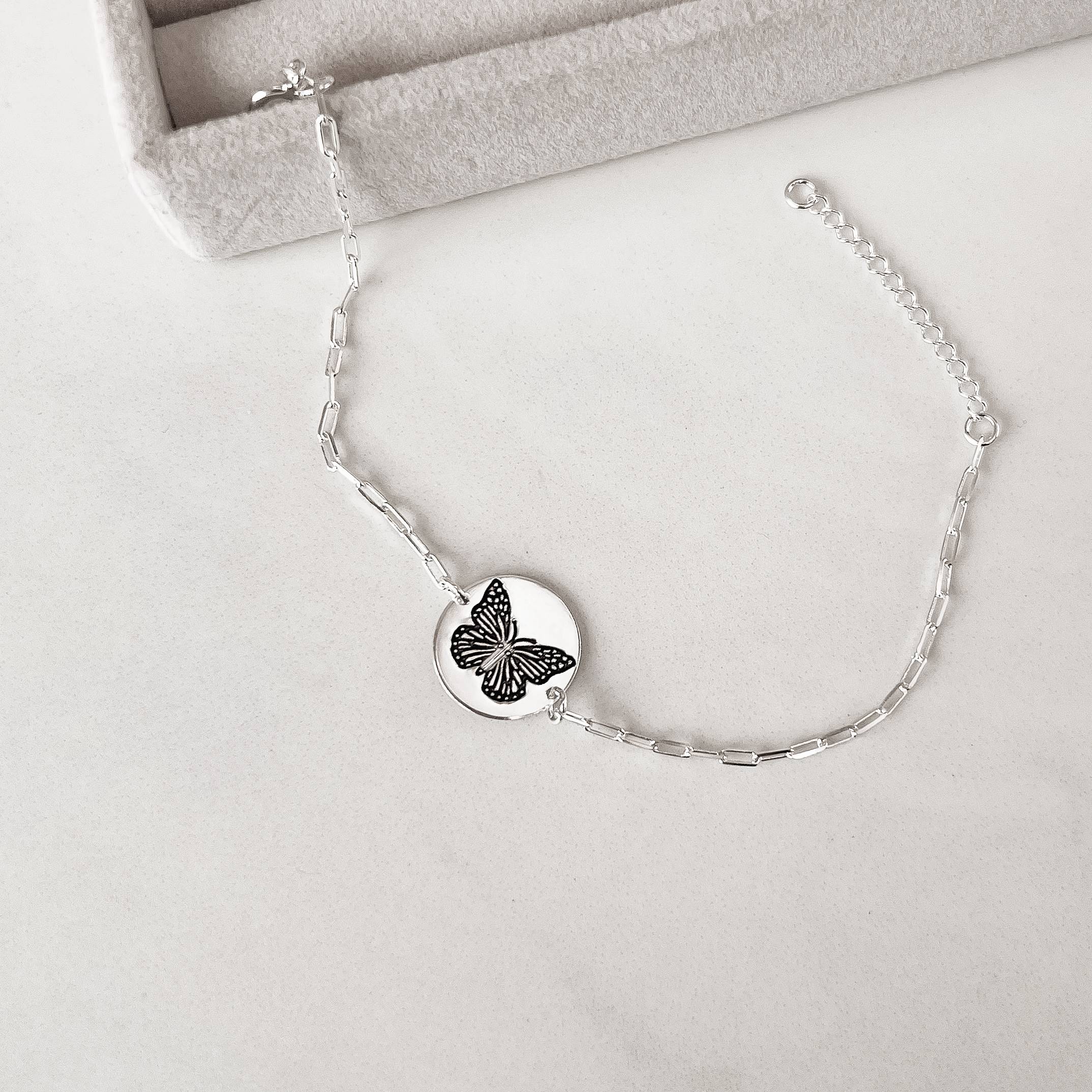 Pulseira entremeio medalha dupla face borboleta e frase 15mm