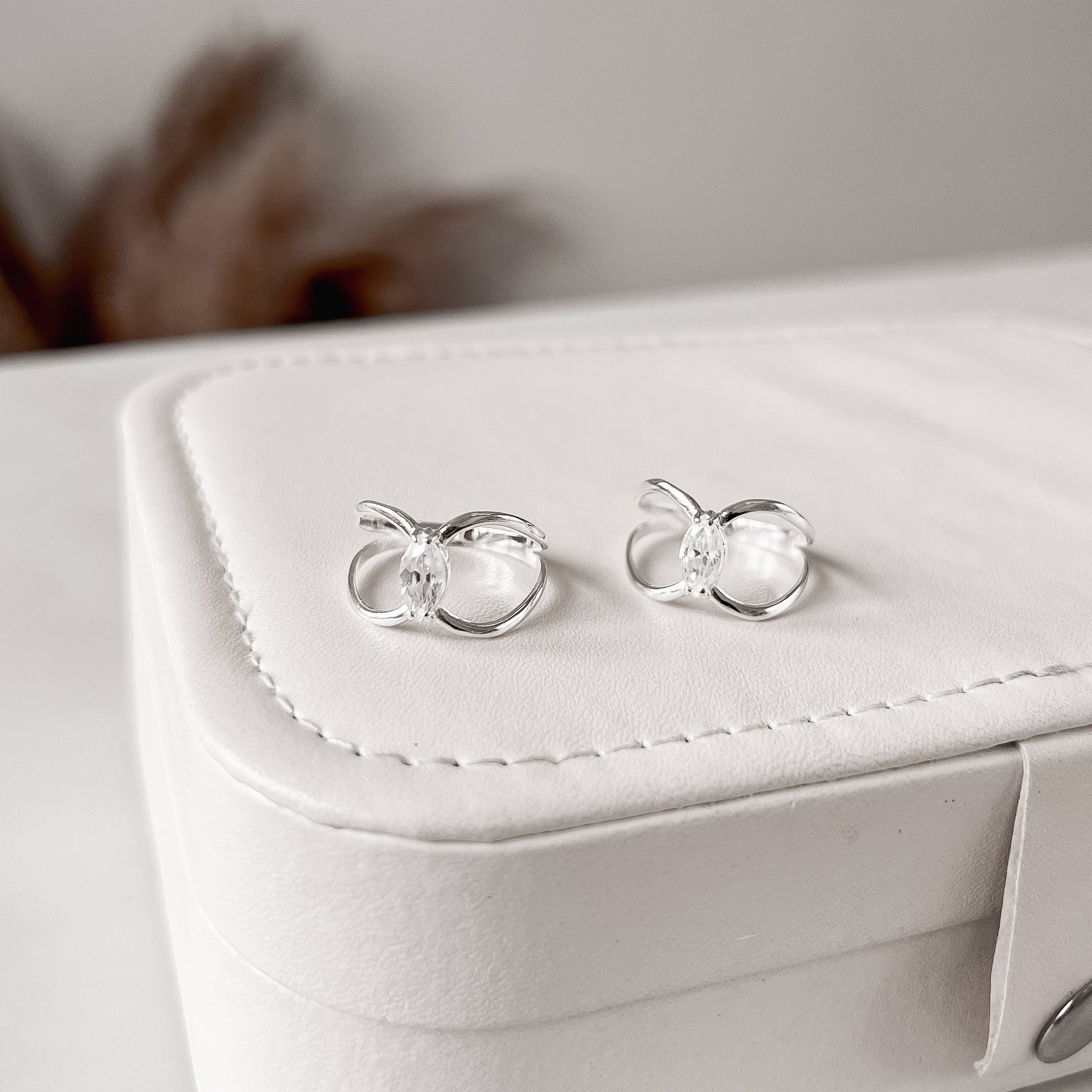 Imagem Anel largo com zircônia navete