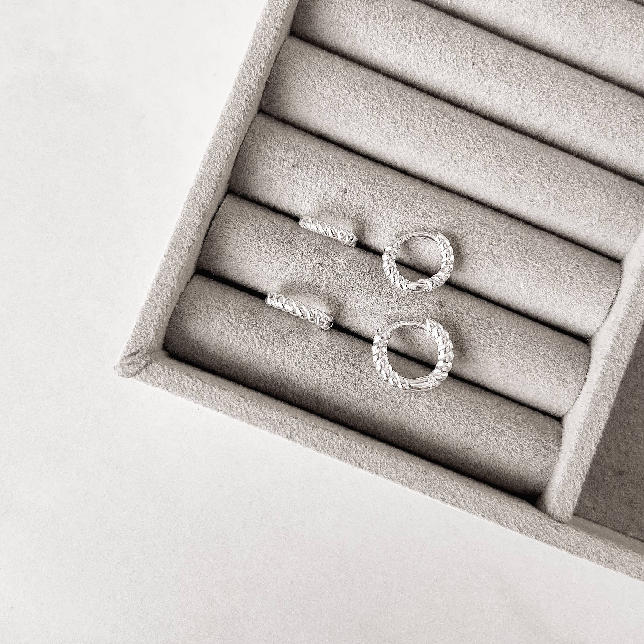 Dupla argolas click torcida 11 e 12mm