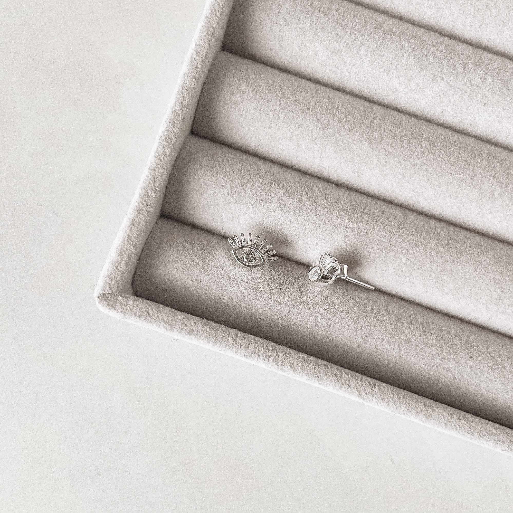 Brinco olho com zircônia 10mm