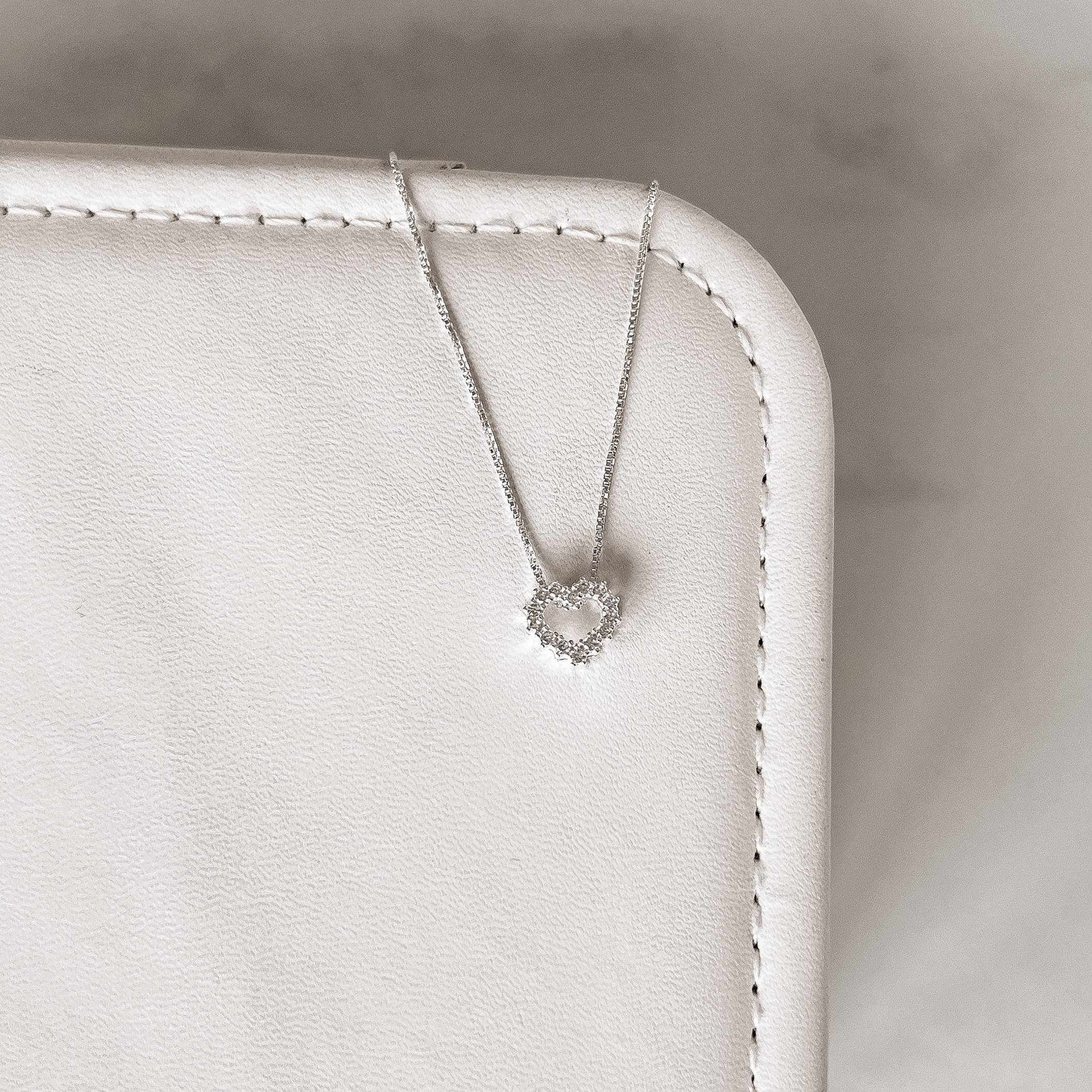 Colar coração vazado cravejado 9mm 40cm