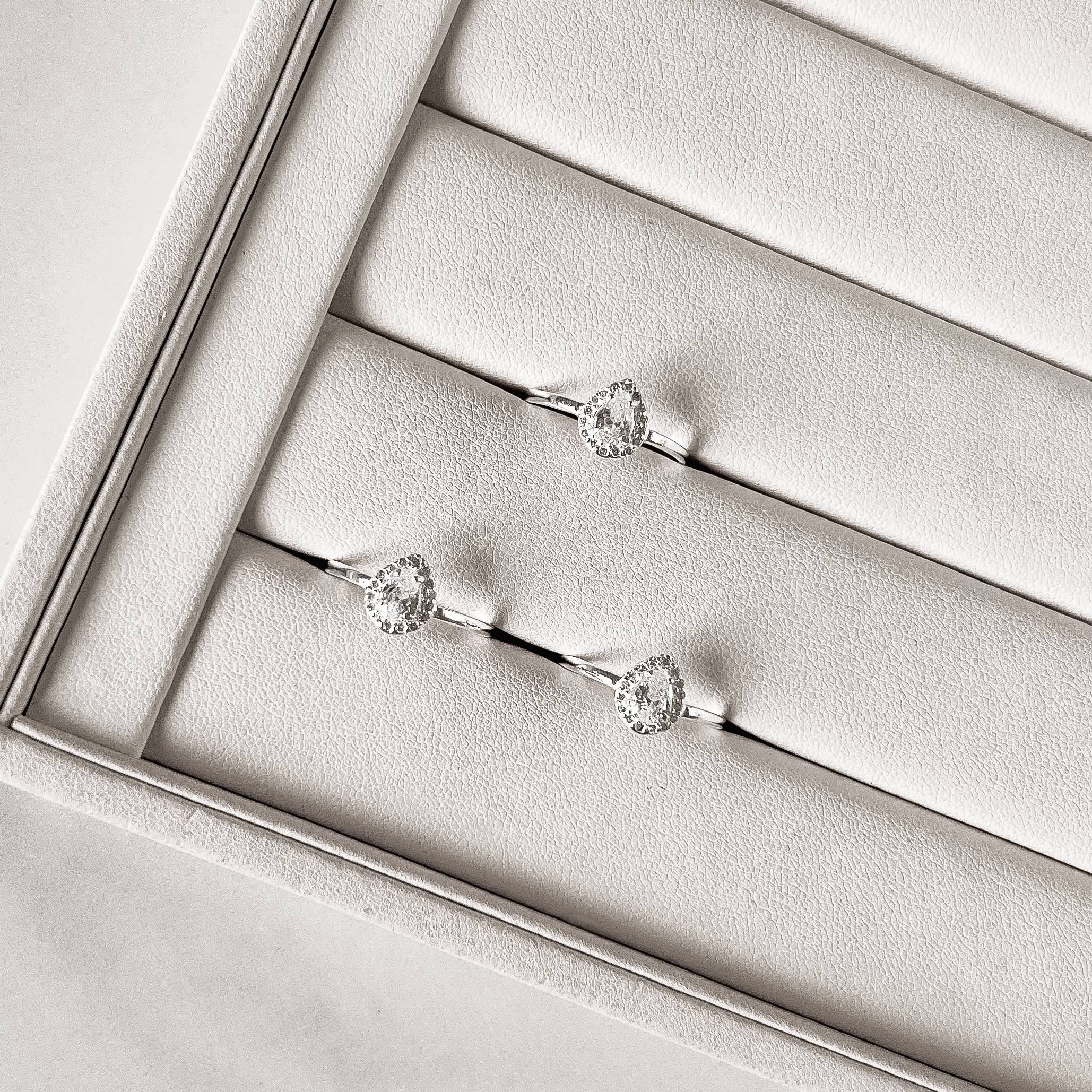 Anel zircônia gota com cravejado