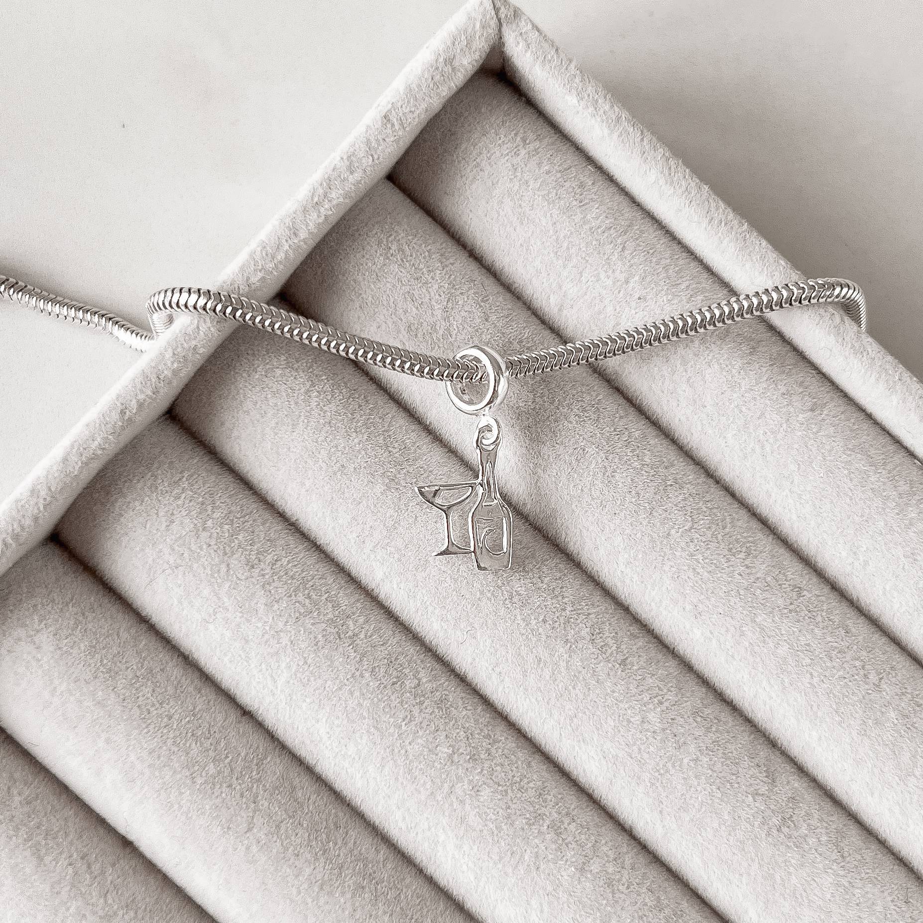 Berloque pingente vinho e taça 15mm