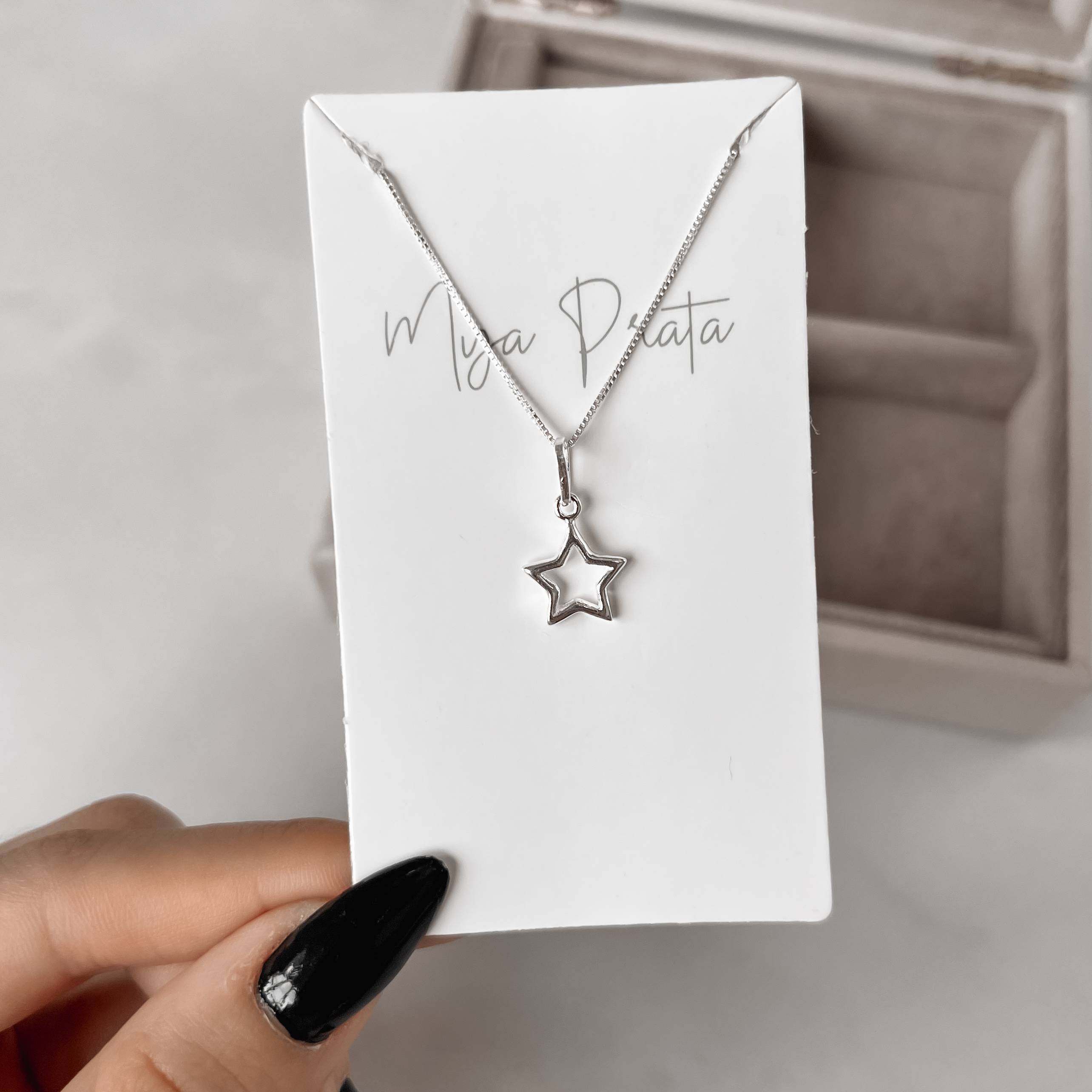 Colar pingente estrela vazada 11mm 40cm