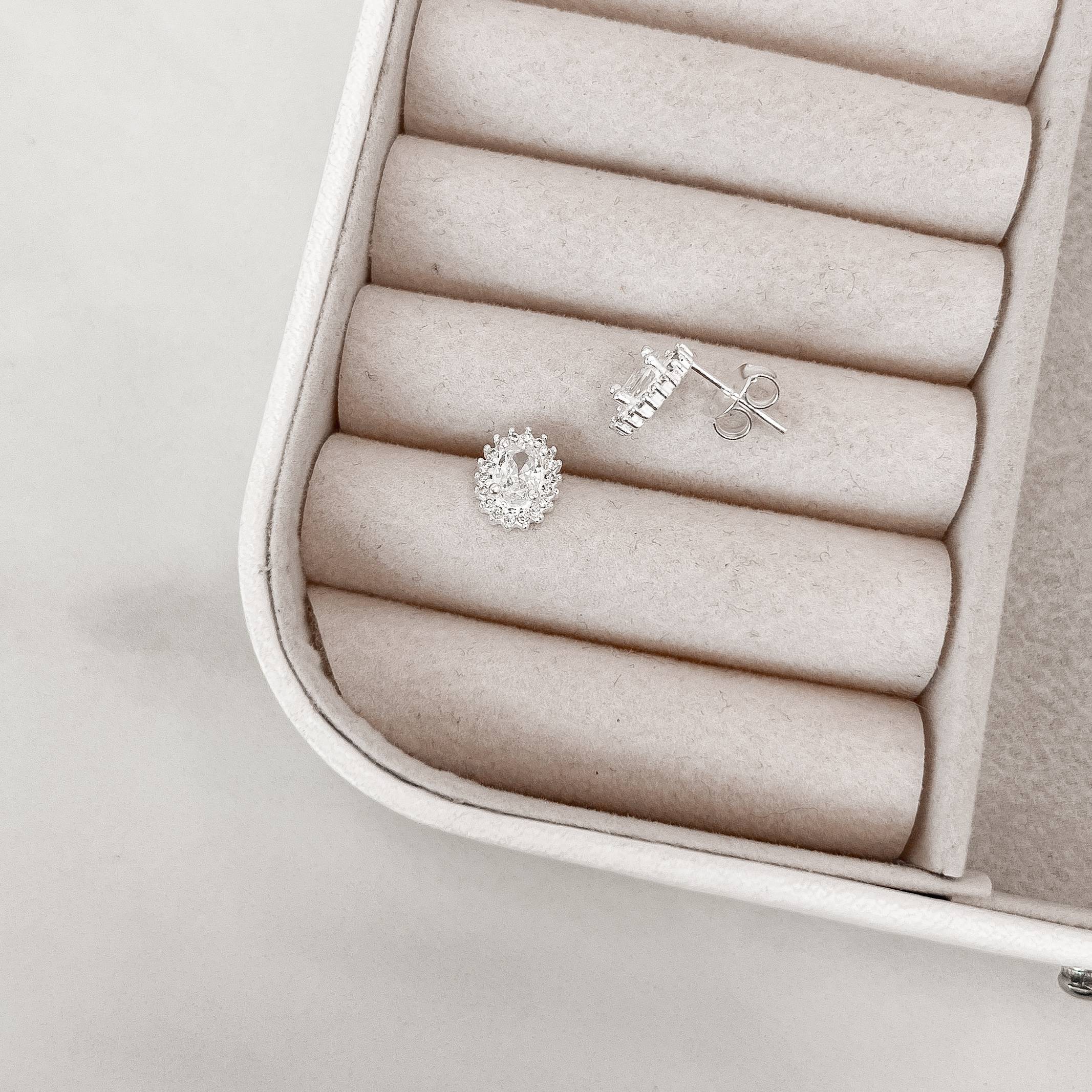 Imagem Brinco zircônia oval com cravejado cristal 10mm