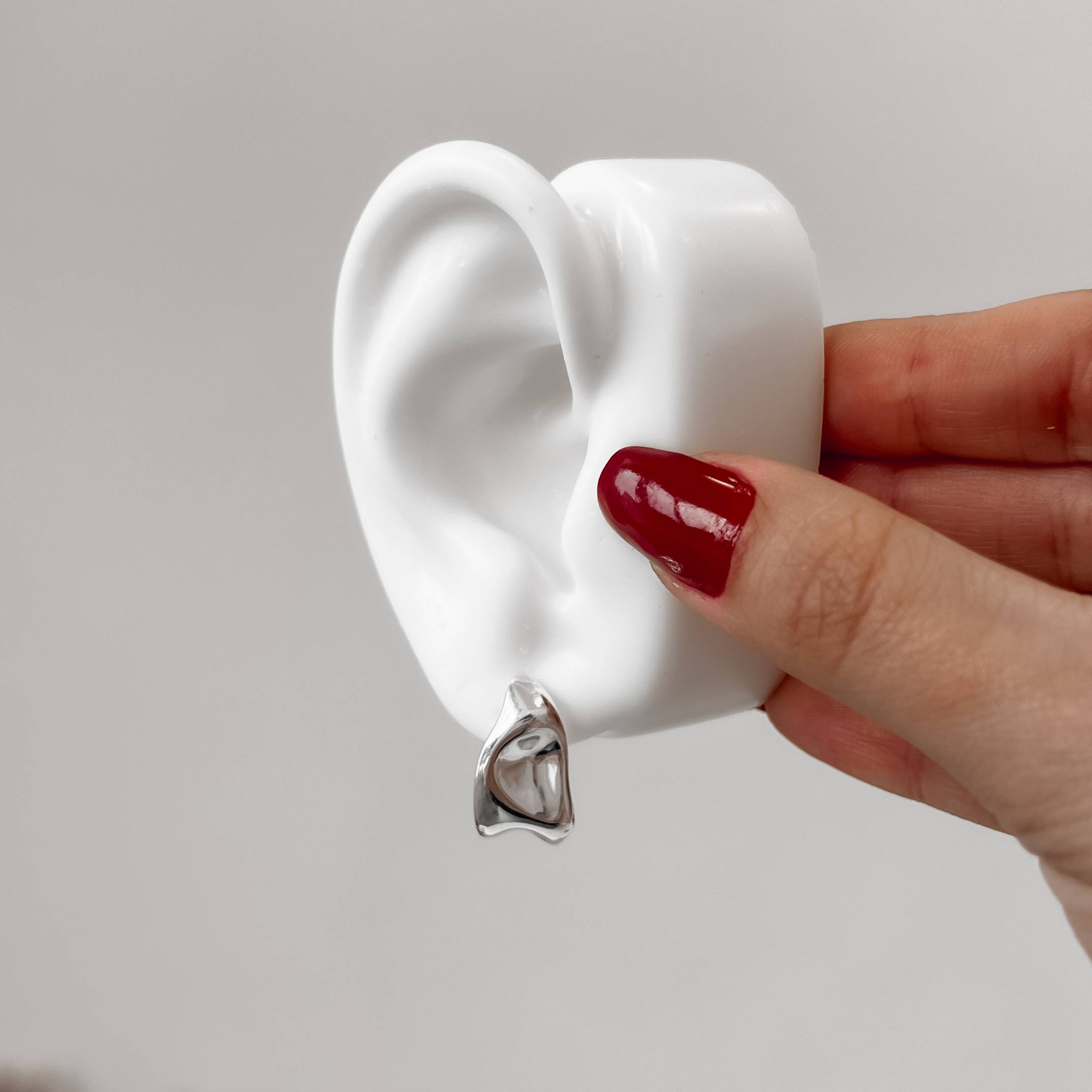 Imagem Argola oval assimétrica 21mm tarraxa