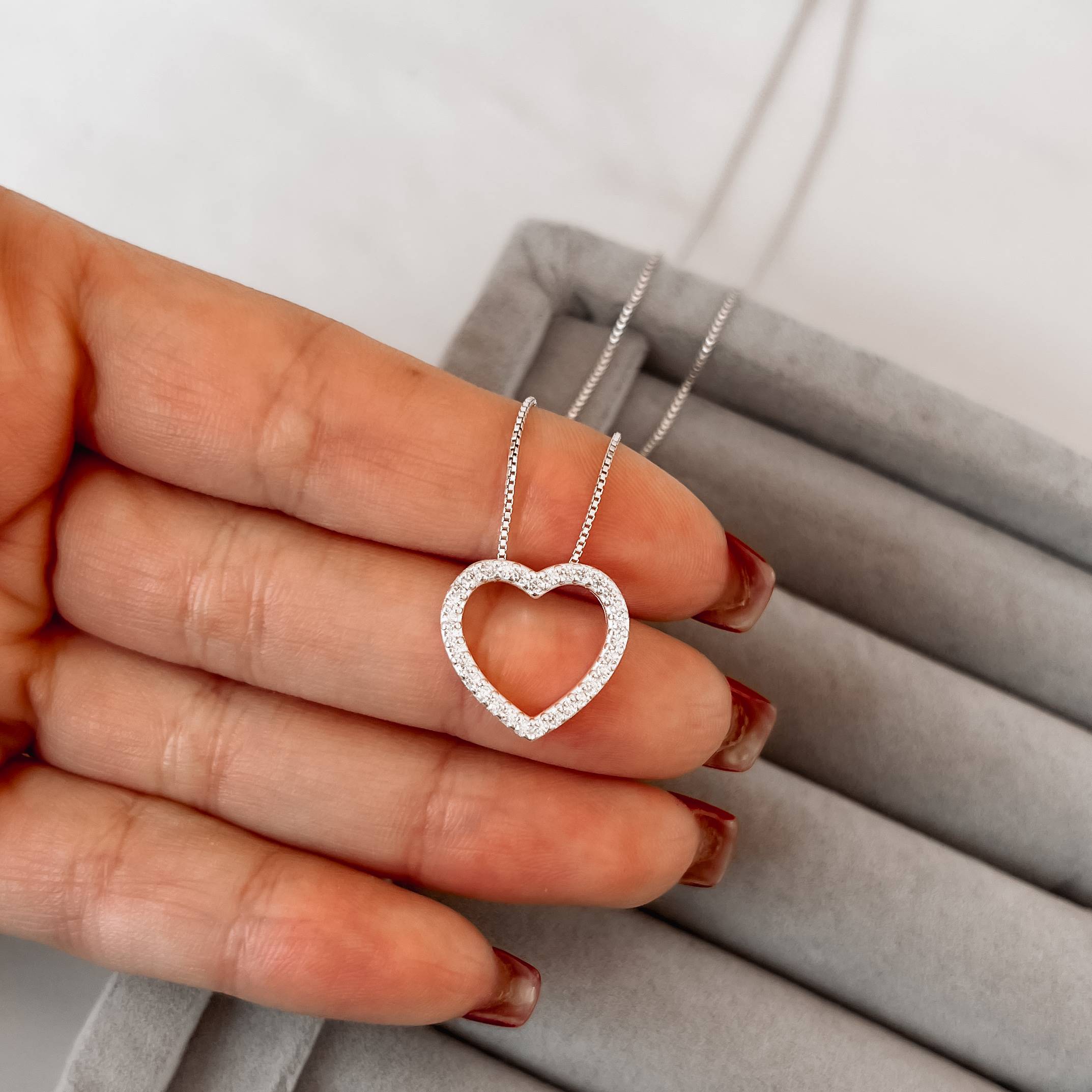 Imagem Secundária Colar coração vazado cravejado 15mm 45cm