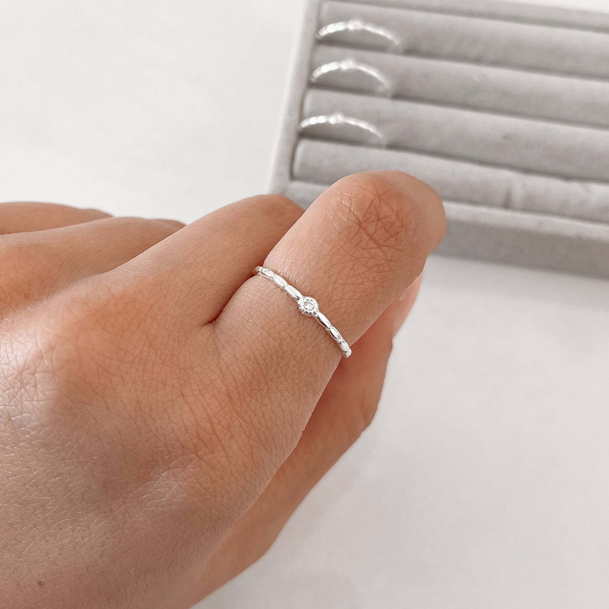 Anel gomos detalhe zircônia