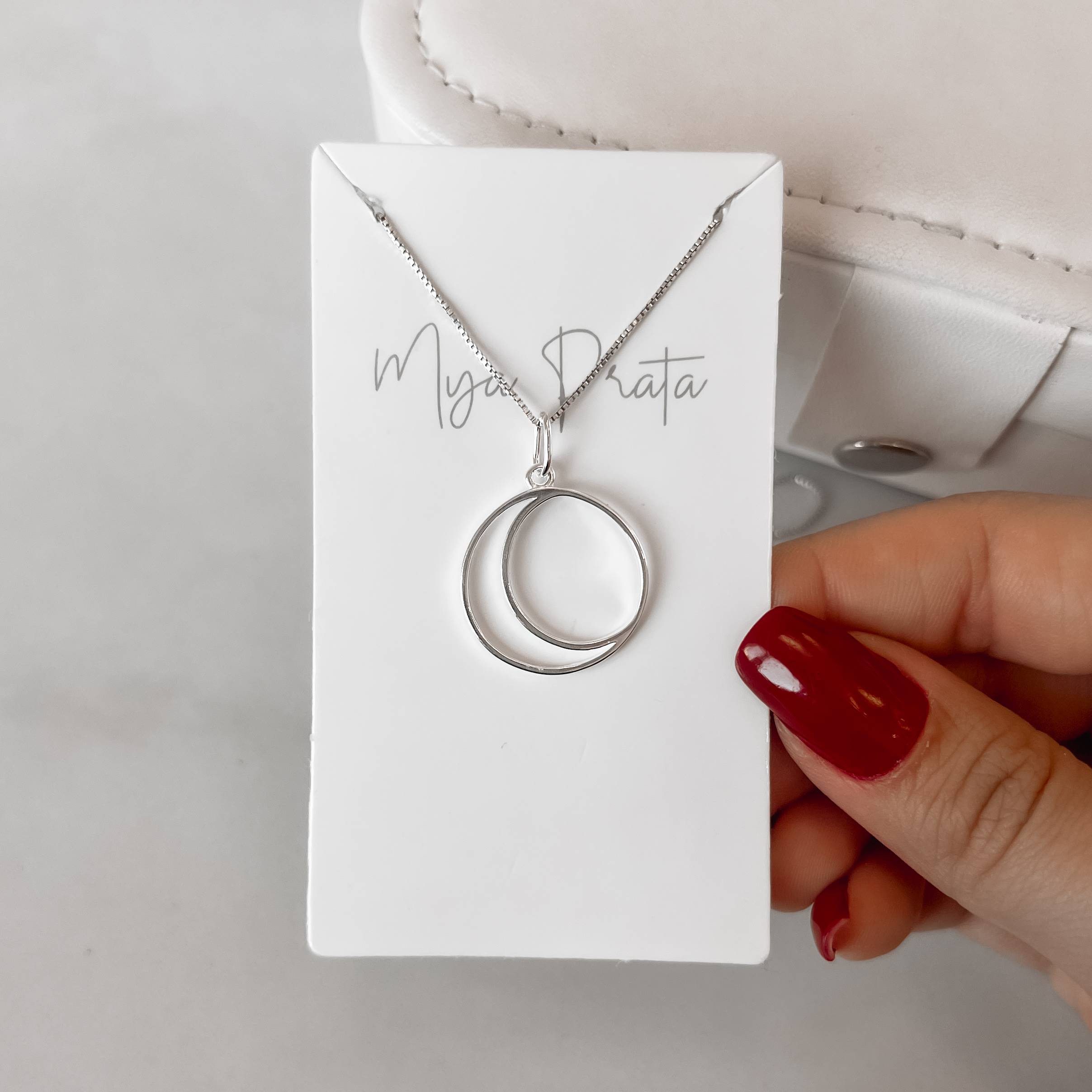 Colar pingente medalha lua vazada 20mm 45cm