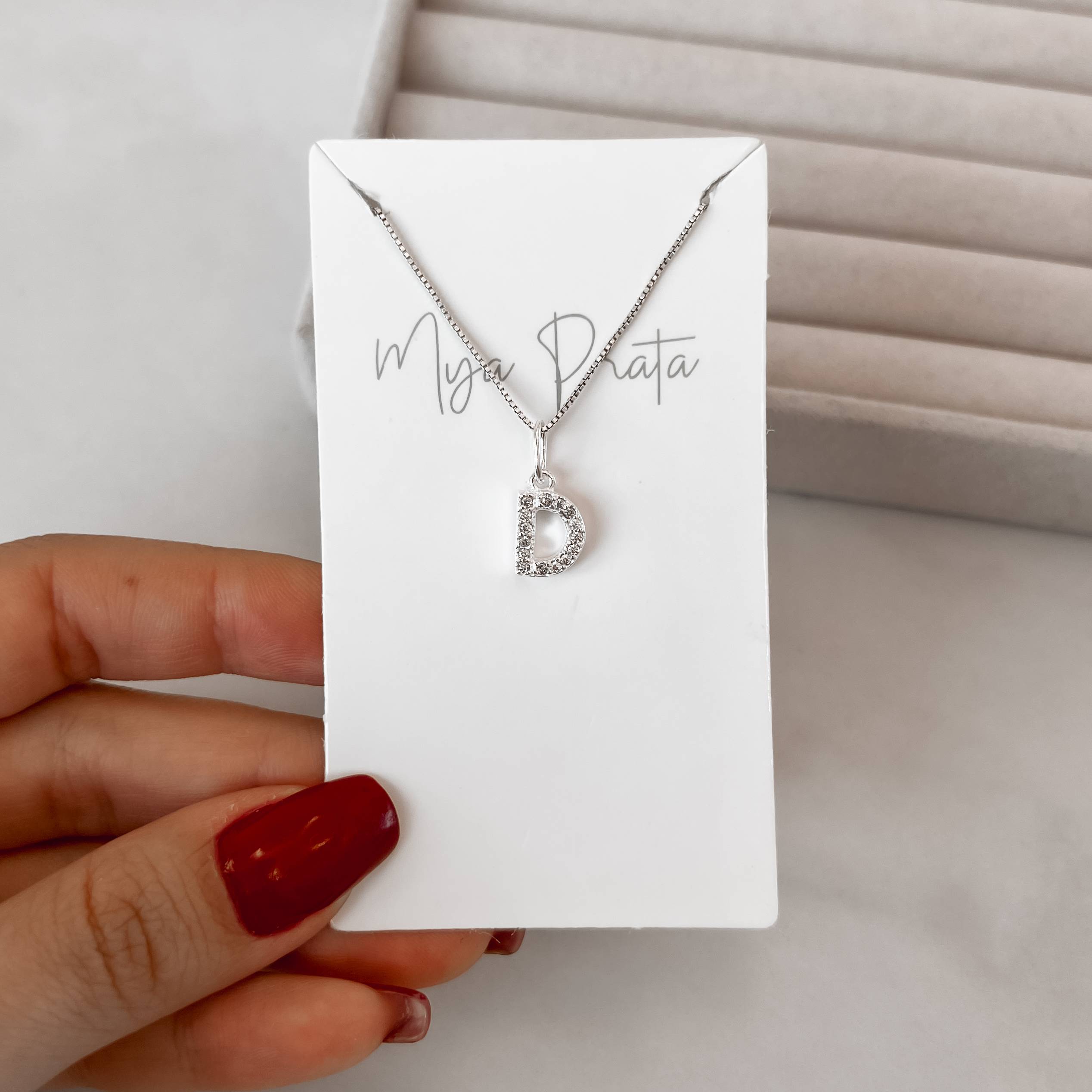 Imagem Colar pingente letra D cravejada 10mm 45cm