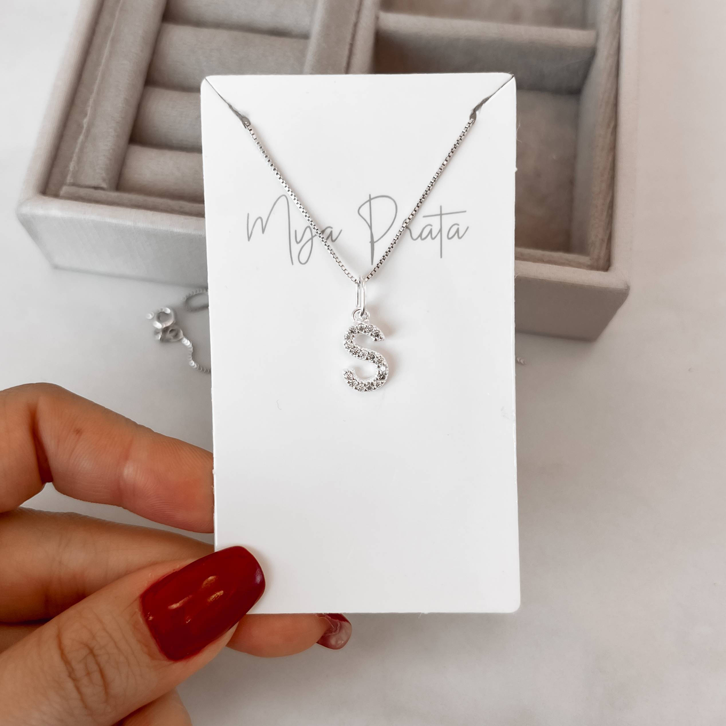 Colar pingente letra S cravejada 11mm 45cm