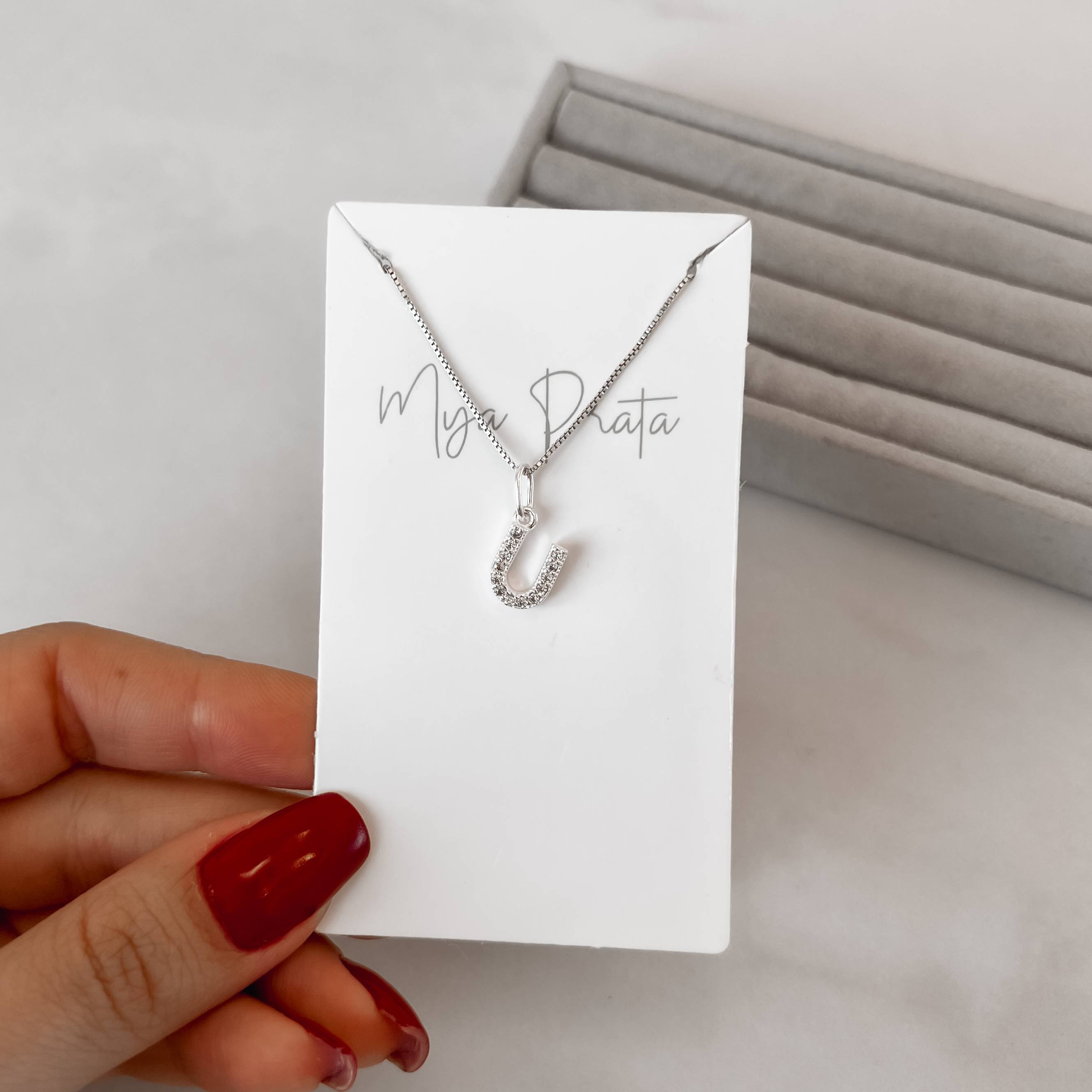 Imagem Secundária Colar pingente letra U cravejada 9mm 45cm