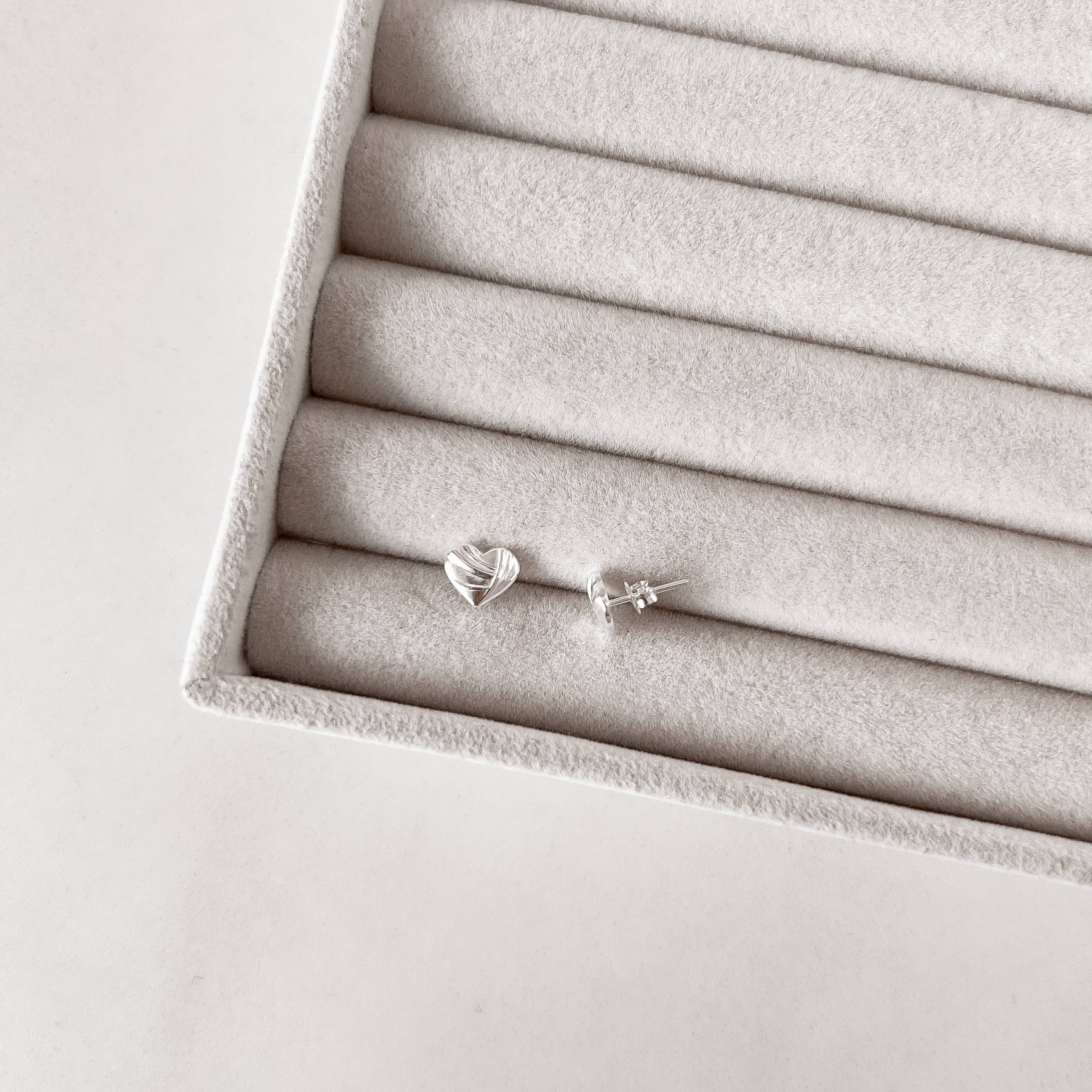 Imagem Brinco coração desenhado 8mm