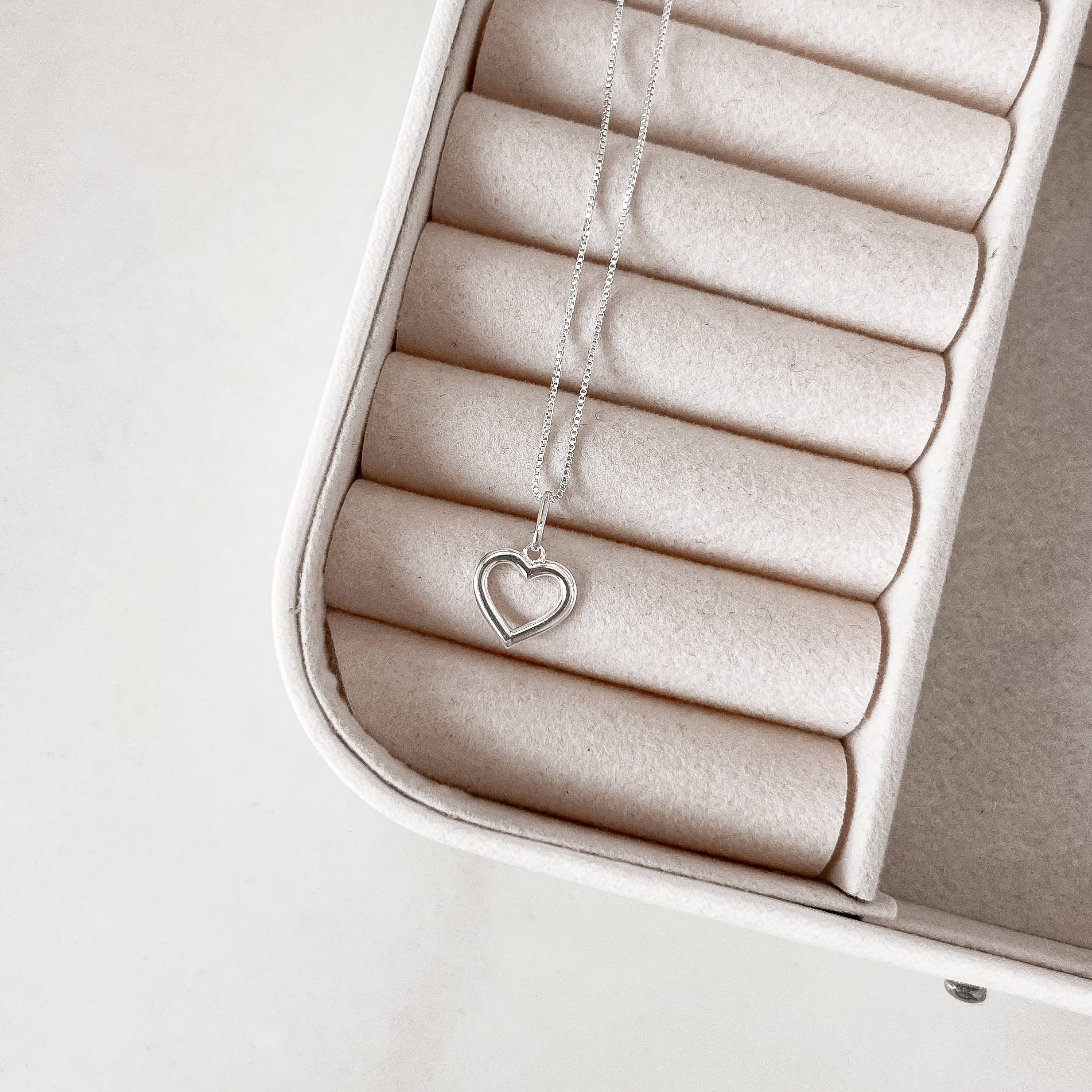 Imagem Secundária Colar pingente coração vazado 10mm 45cm