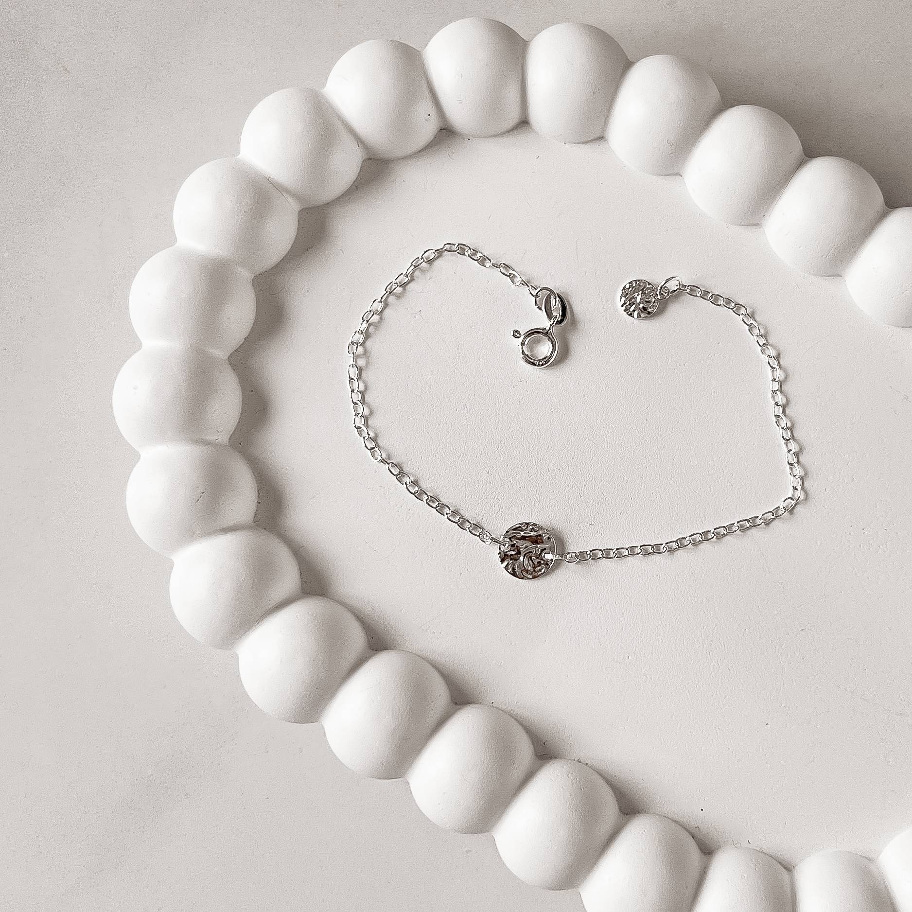 Pulseira entremeio medalha texturizada 8mm