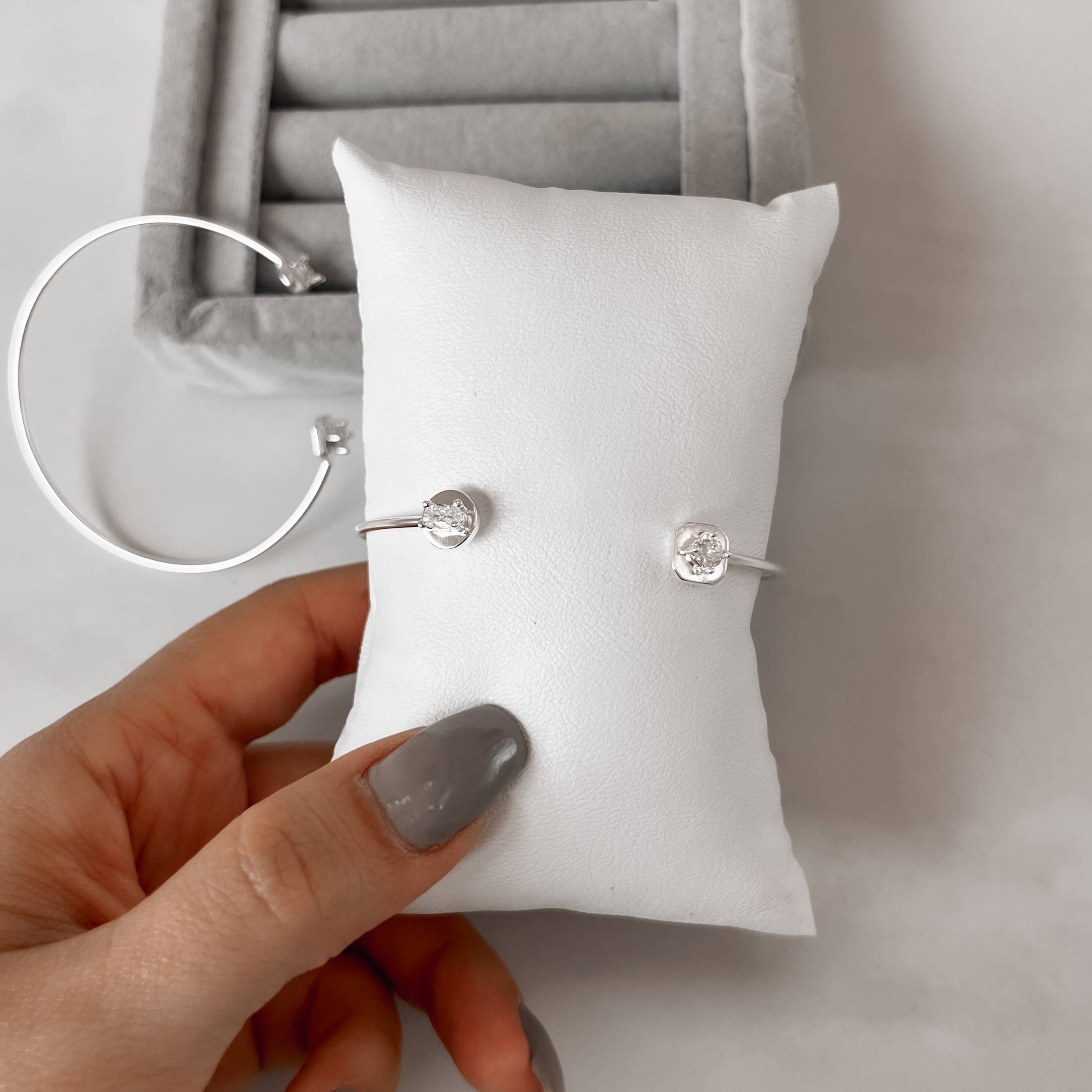 Bracelete 2 zircônias redonda e oval regulável