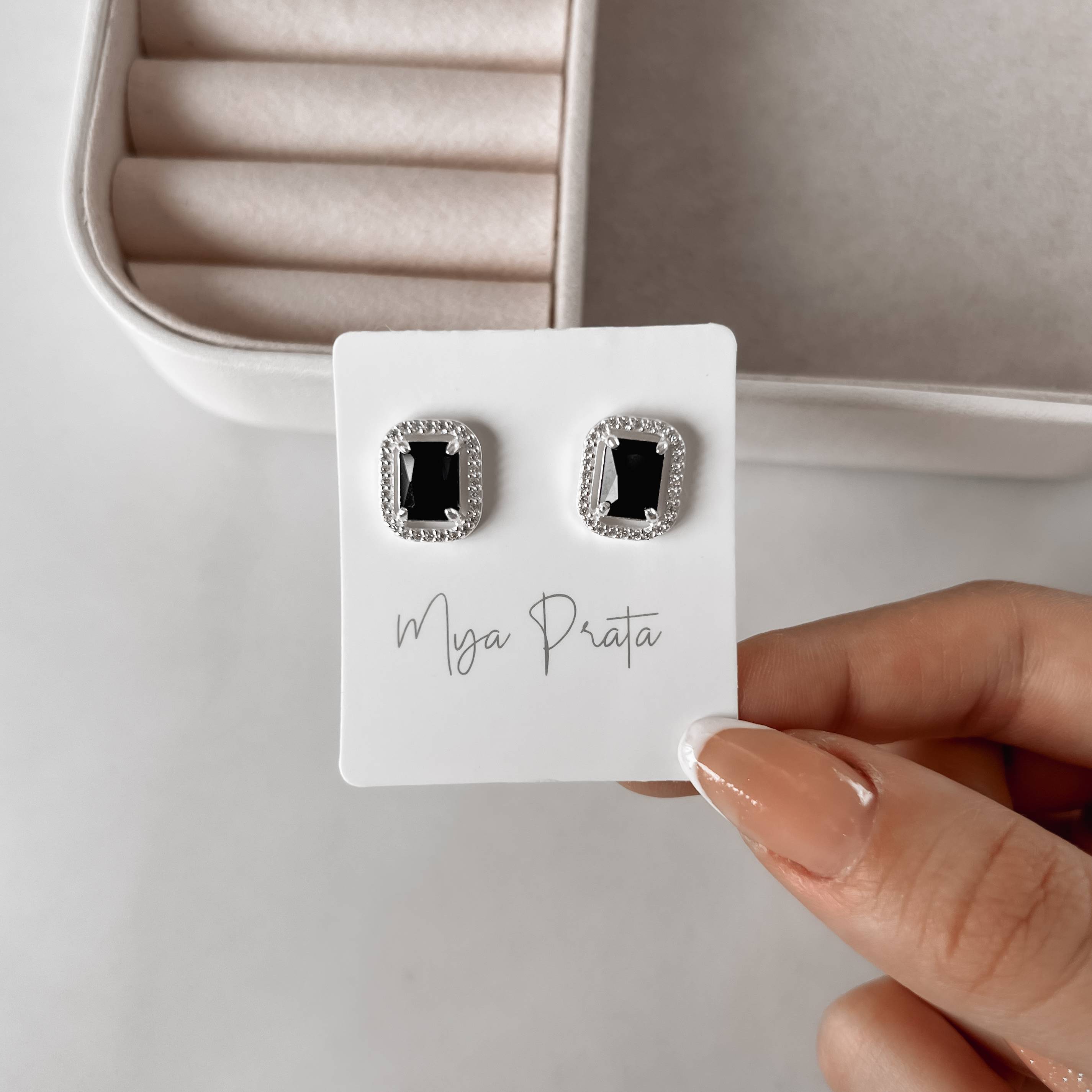 Imagem Brinco zircônia retangular ônix com cravejado 13mm