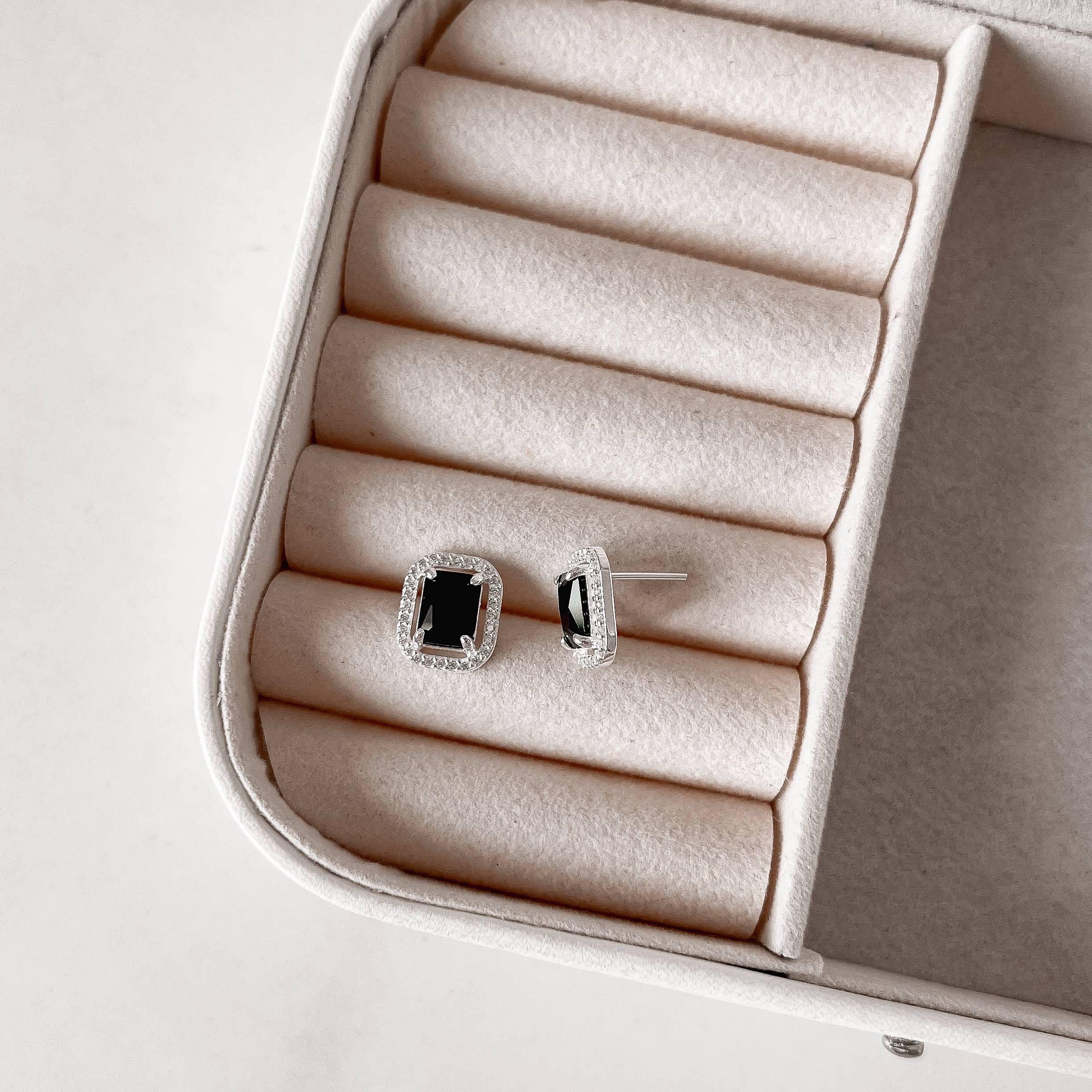 Imagem Secundária Brinco zircônia retangular ônix com cravejado 13mm