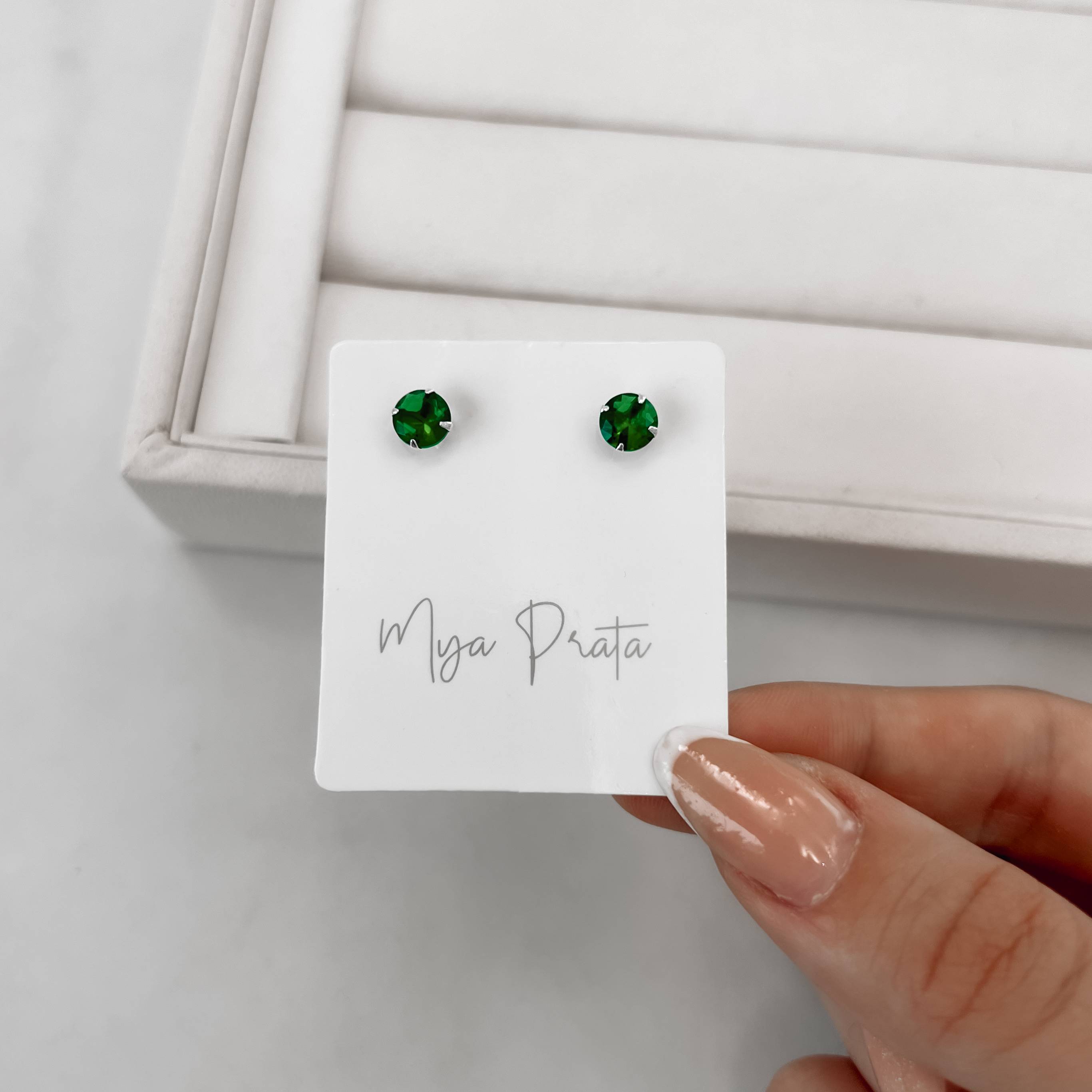 Imagem Brinco zircônia redonda esmeralda 6mm