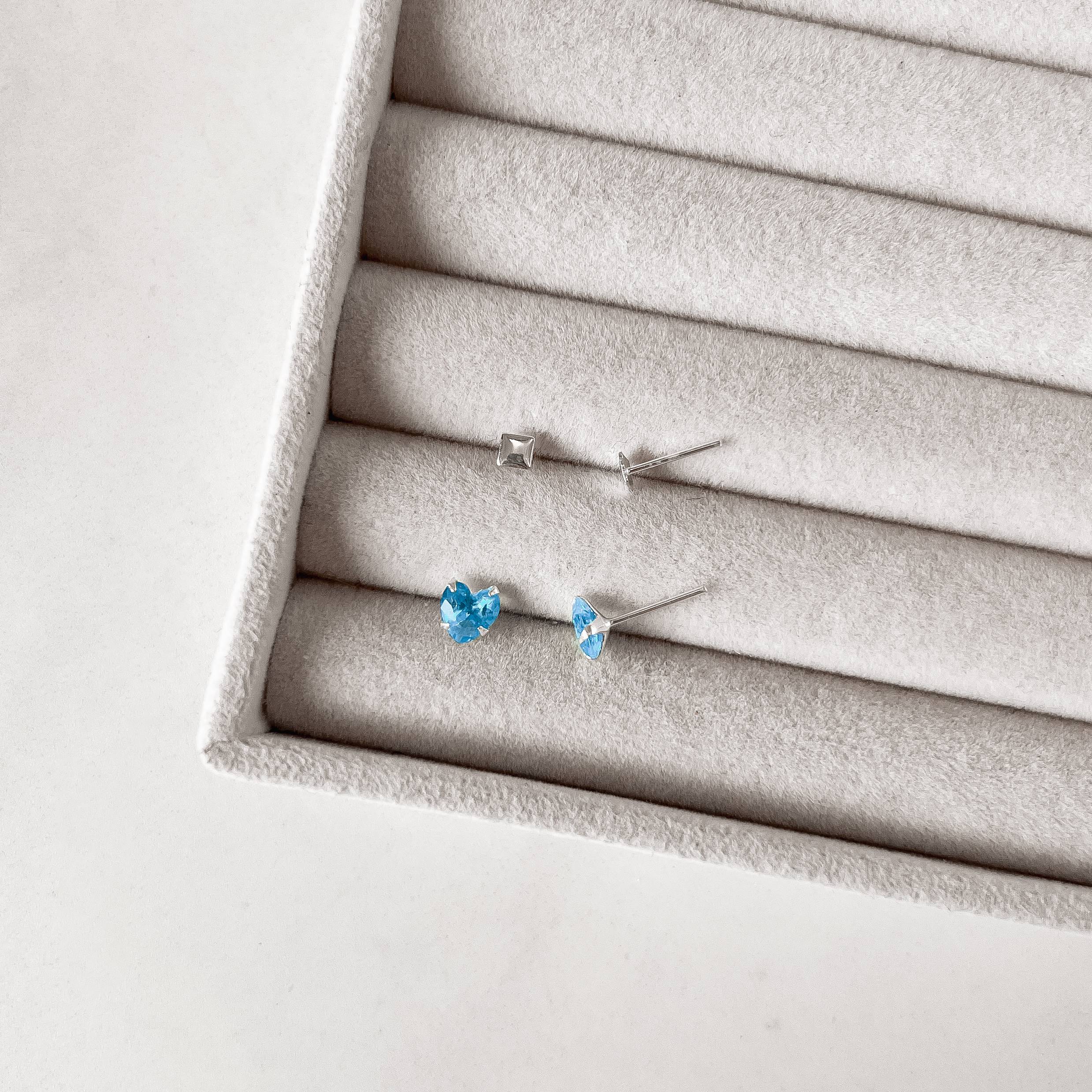 Dupla quadrado 3mm e zircônia coração azul 6mm