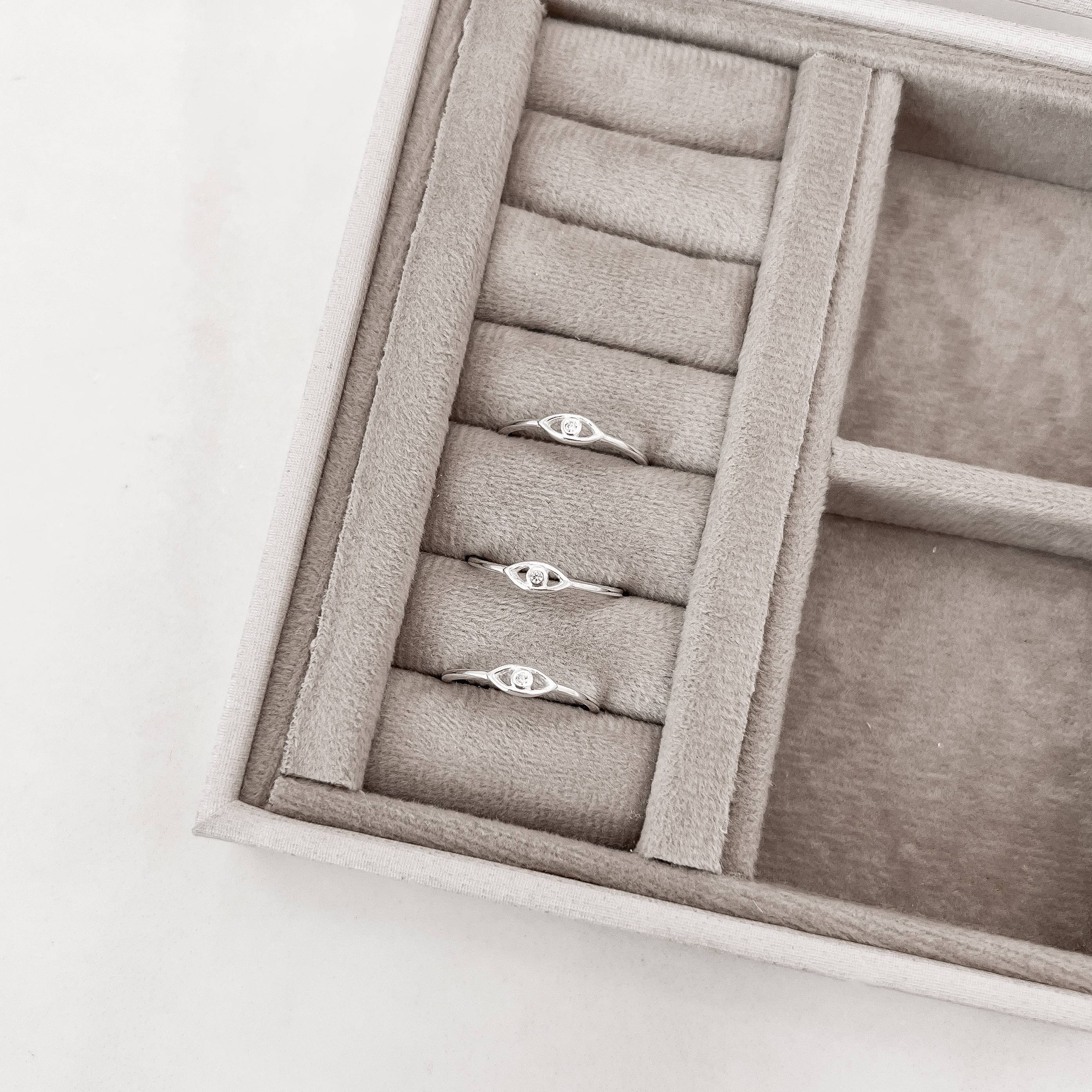 Anel olho vazado com zircônia