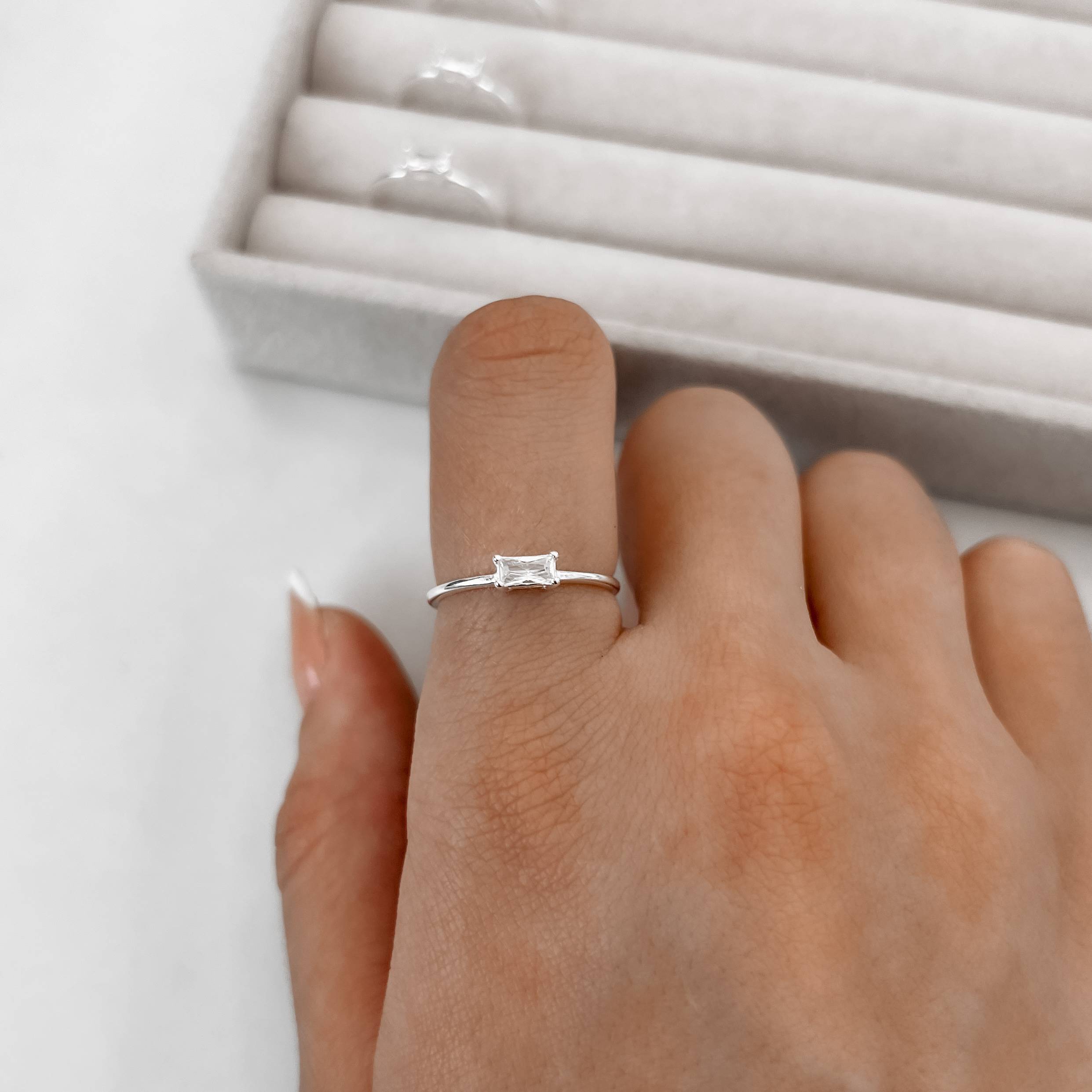 Imagem Anel solitário zircônia retangular 6mm caixa alta