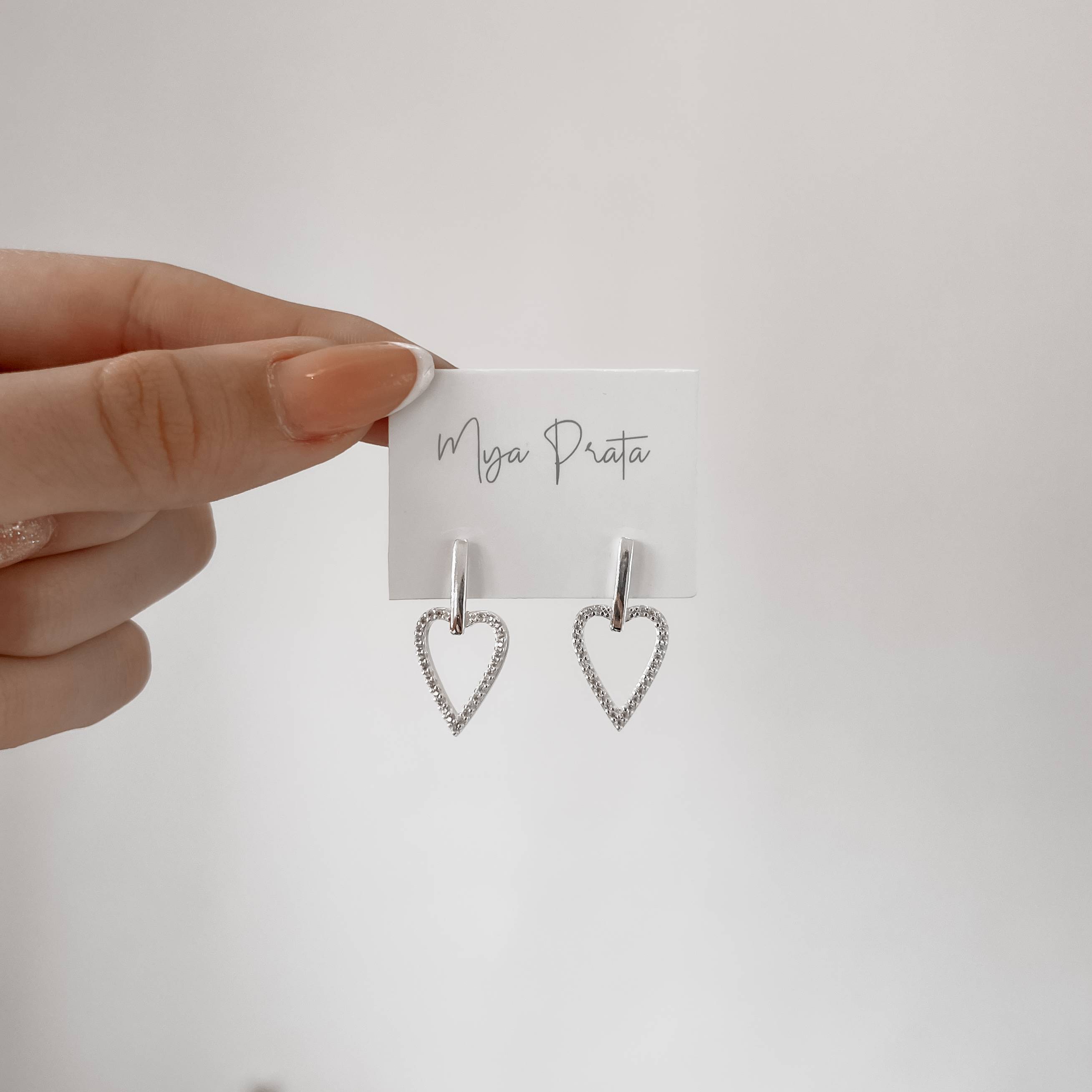 Imagem Secundária Brinco base com pingente coração vazado cravejado 17mm