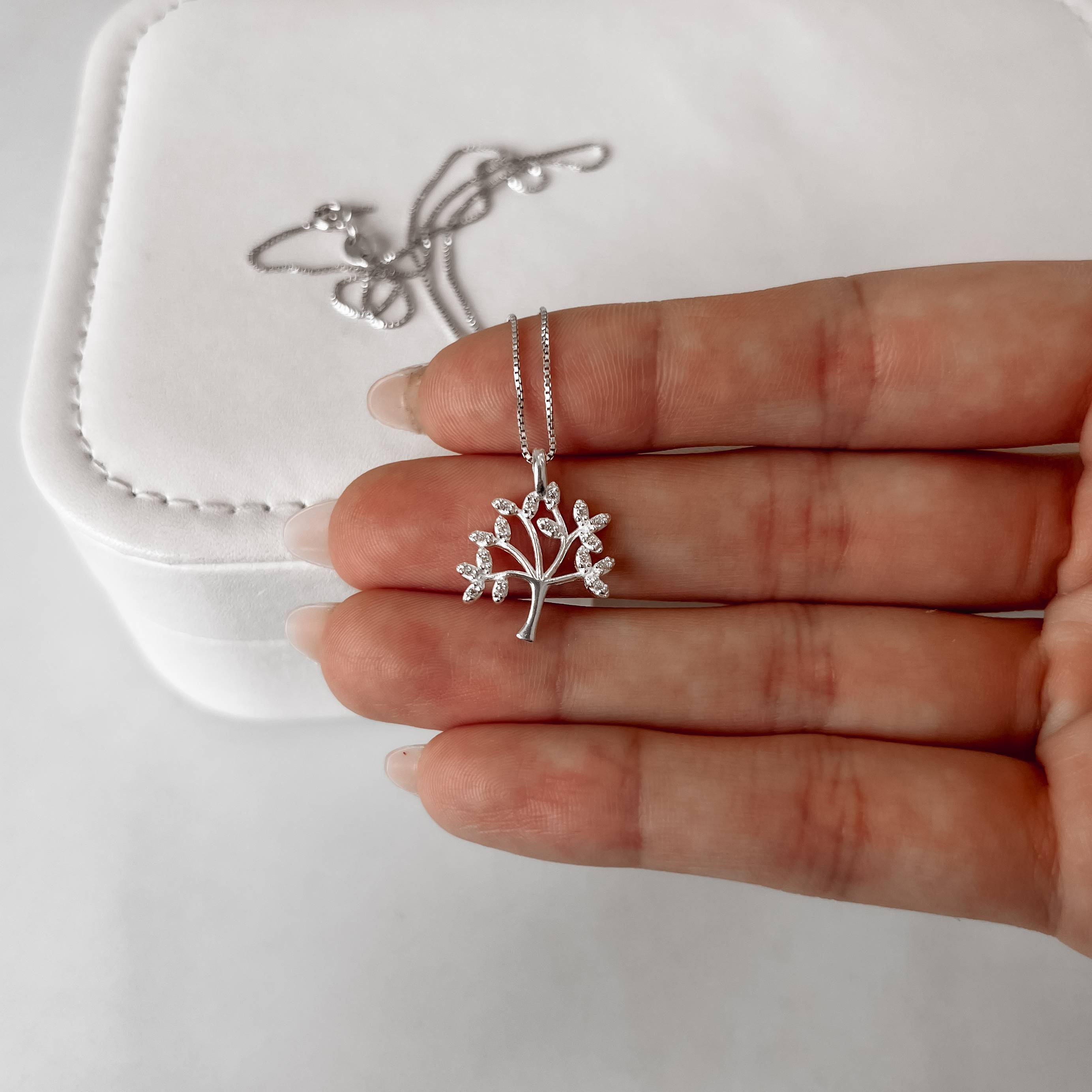 Imagem Secundária Colar pingente árvore folhas com zircônias 16mm 45cm