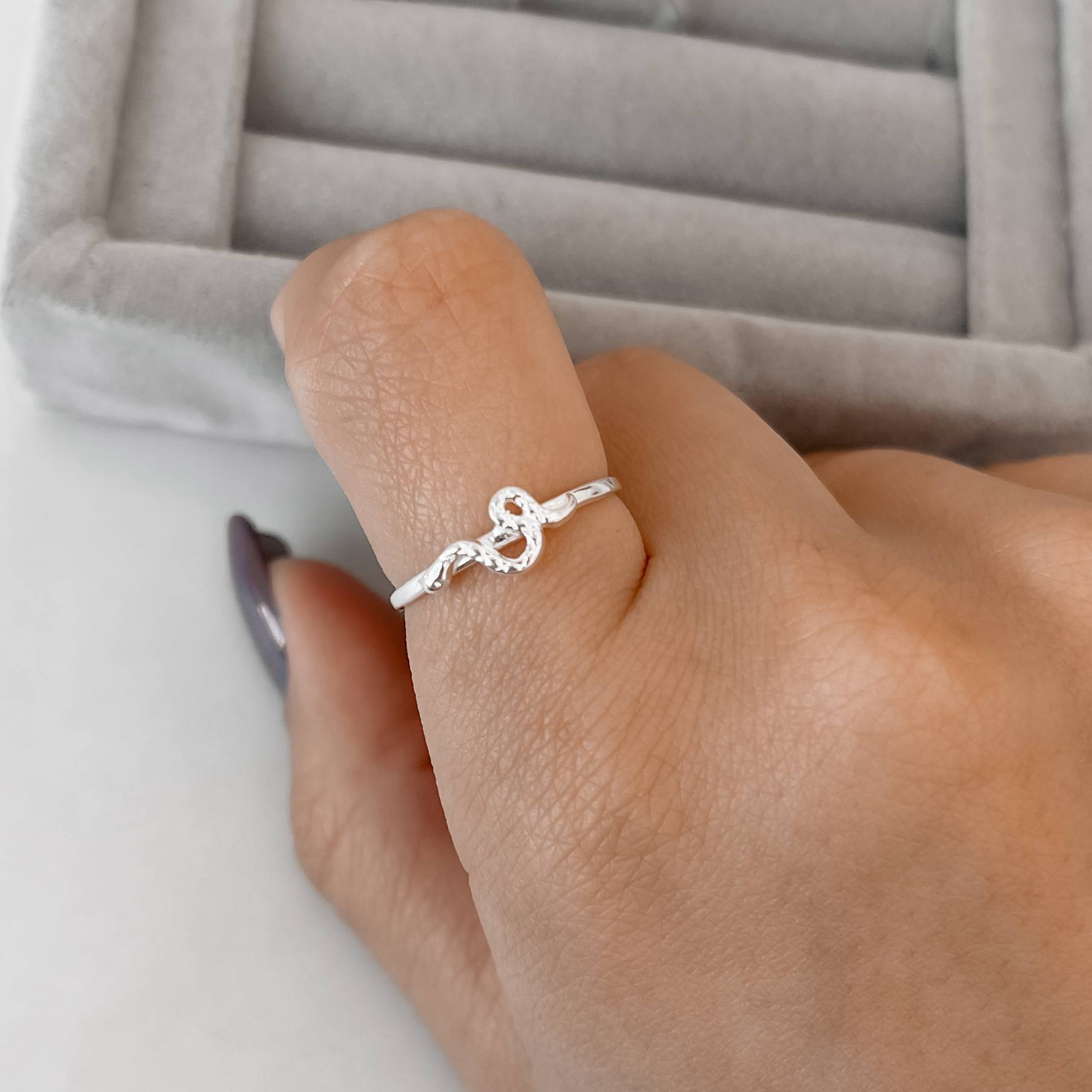 Imagem Secundária Anel detalhe cobra desenhada