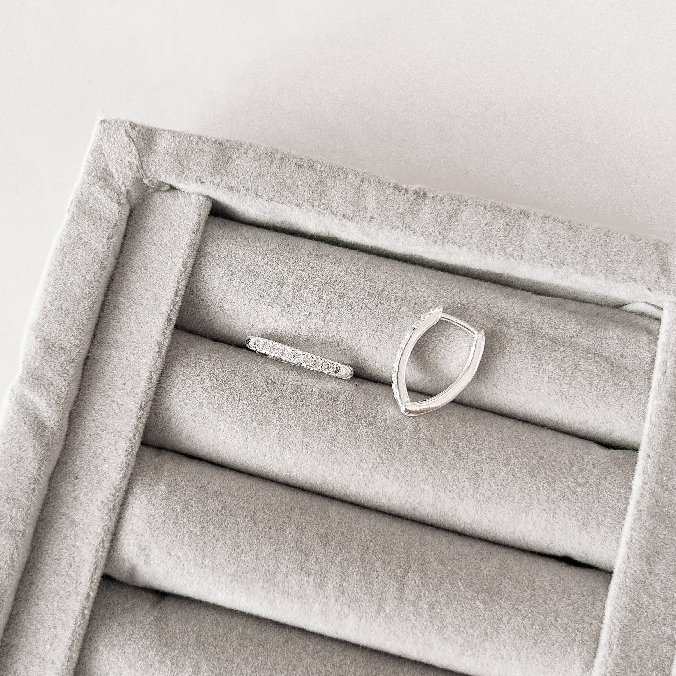 Imagem Secundária Argola click navete cravejado 16mm