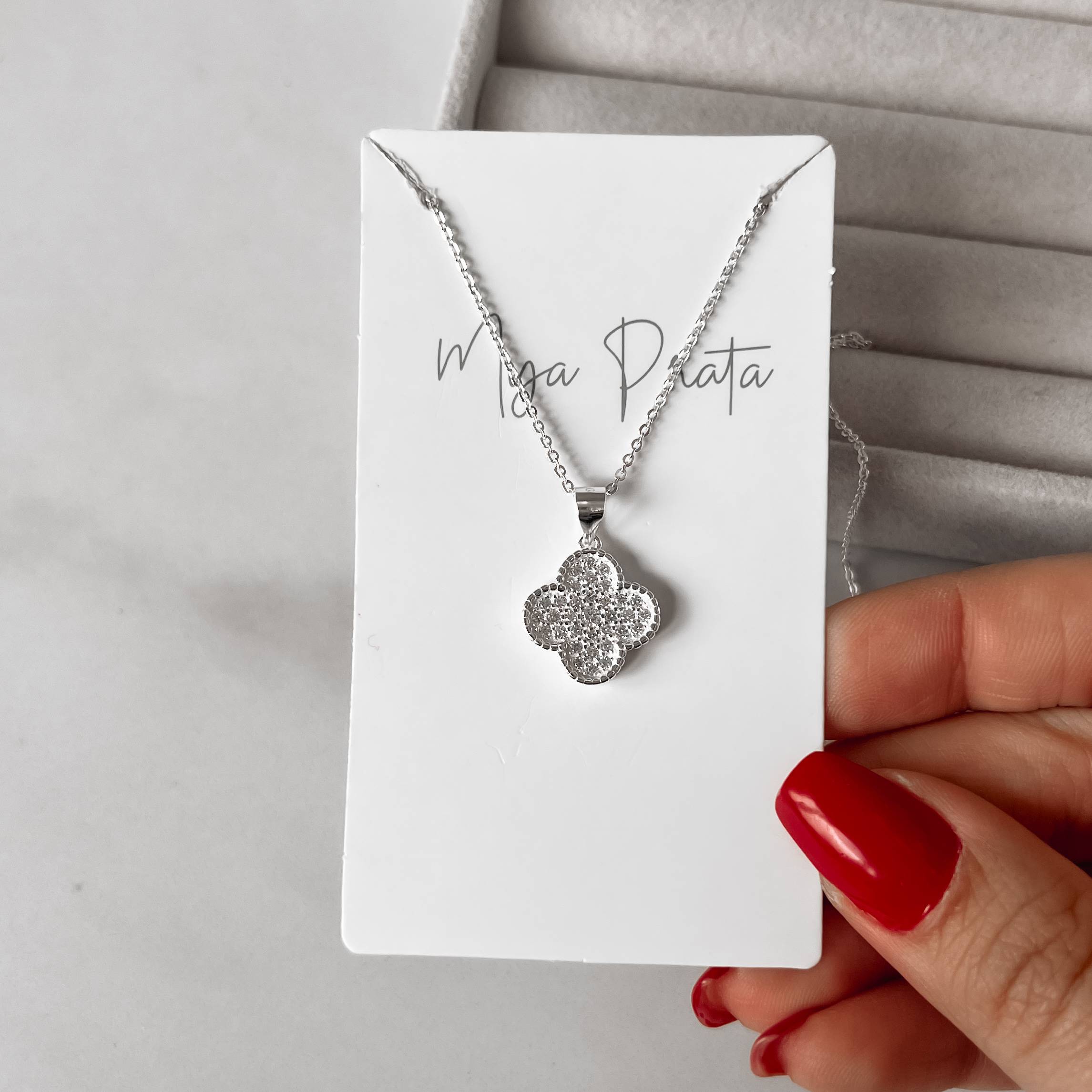 Colar pingente trevo cravejado 15mm corrente cadeadinho 45cm