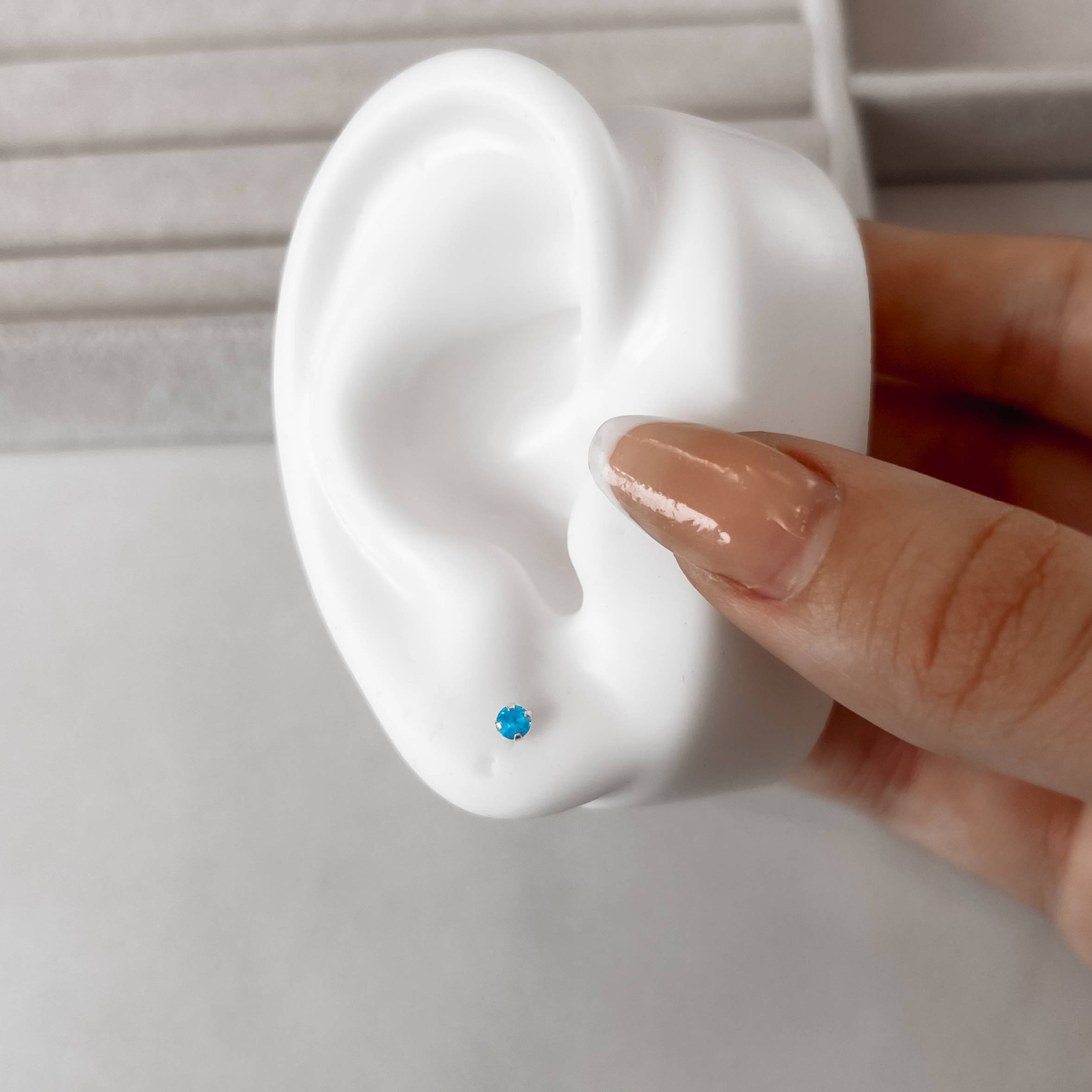 Imagem Brinco zircônia redonda azul 3mm garra