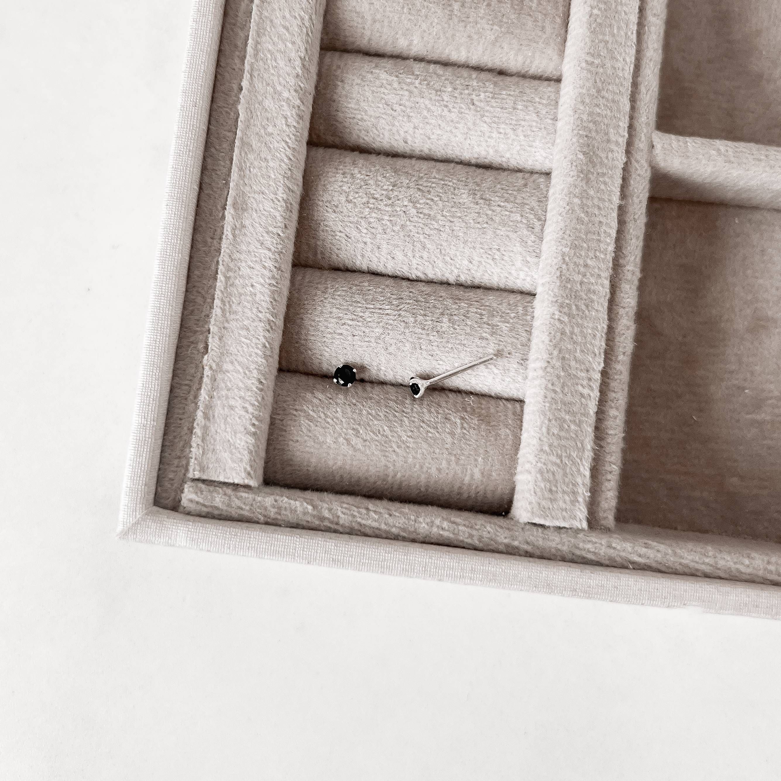 Imagem Brinco zircônia redonda ônix 3mm