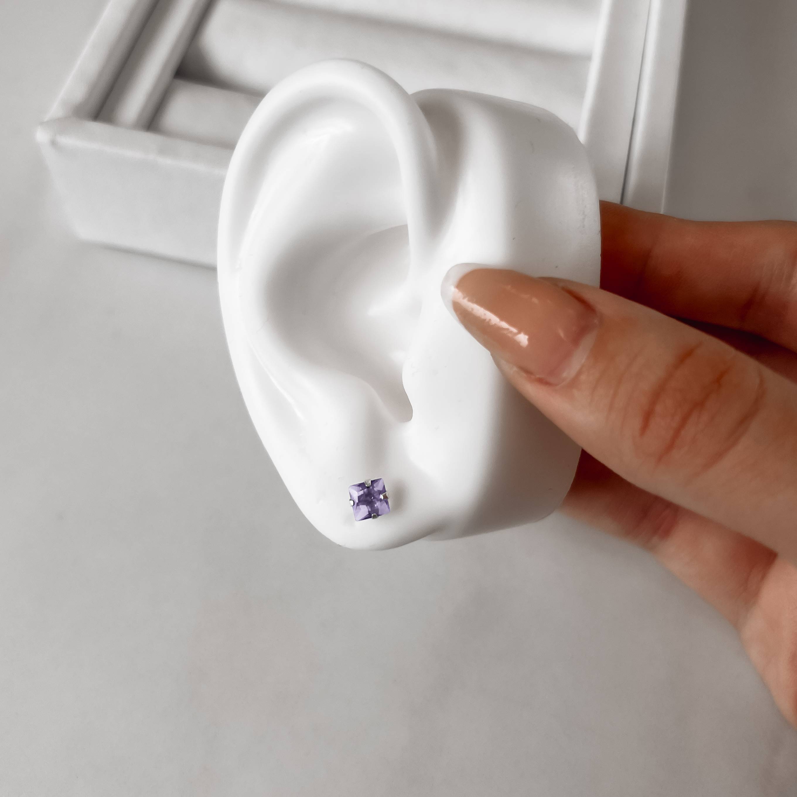 Imagem Secundária Brinco zircônia quadrada lilás 5mm