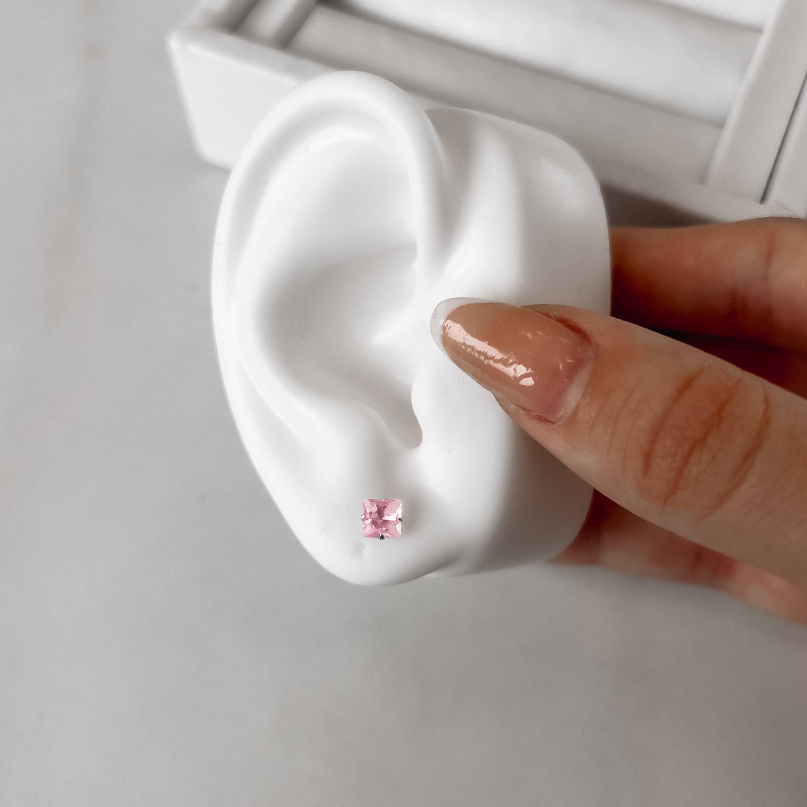 Imagem Secundária Brinco zircônia quadrada rosa 5mm
