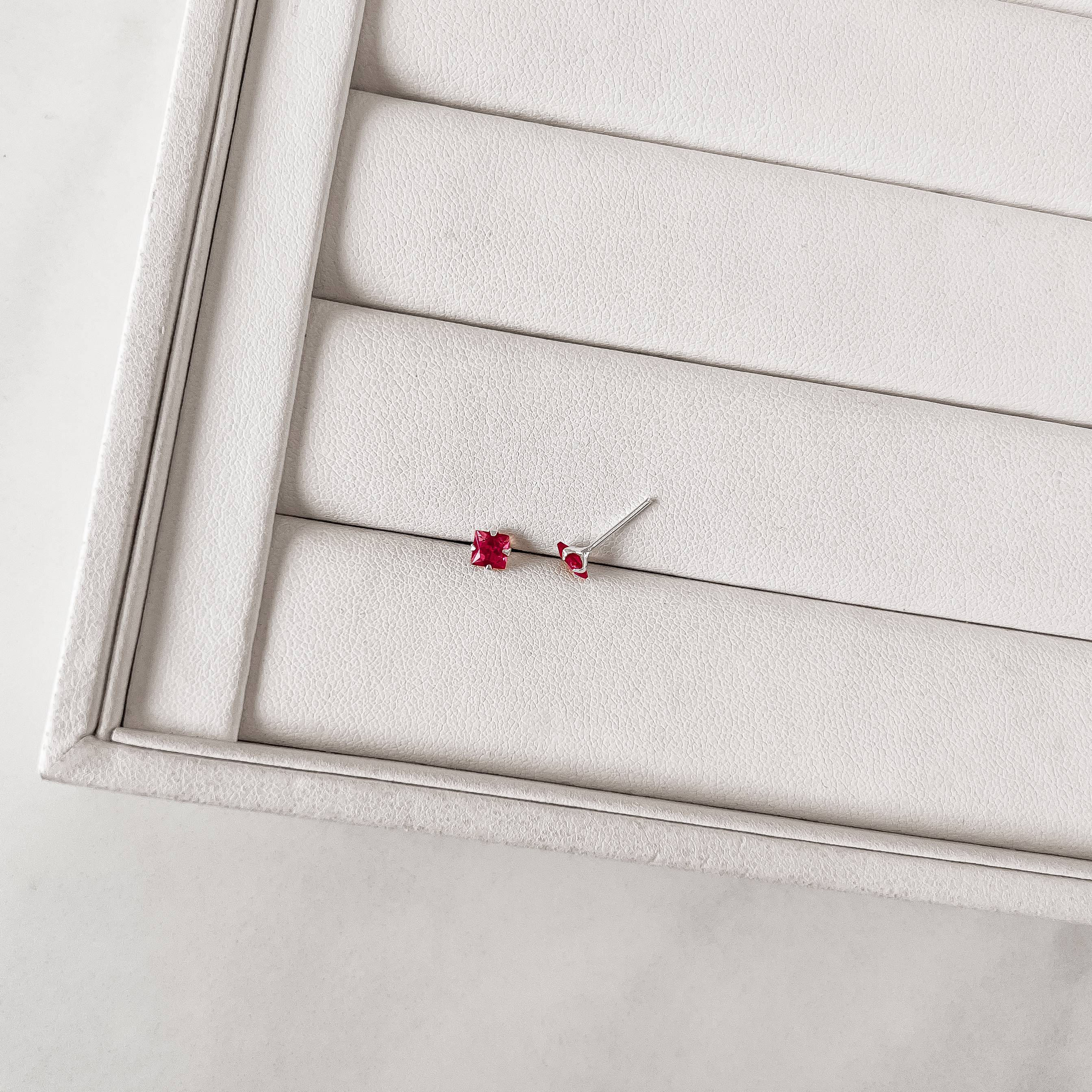 Imagem Secundária Brinco zircônia quadrada cereja 4mm