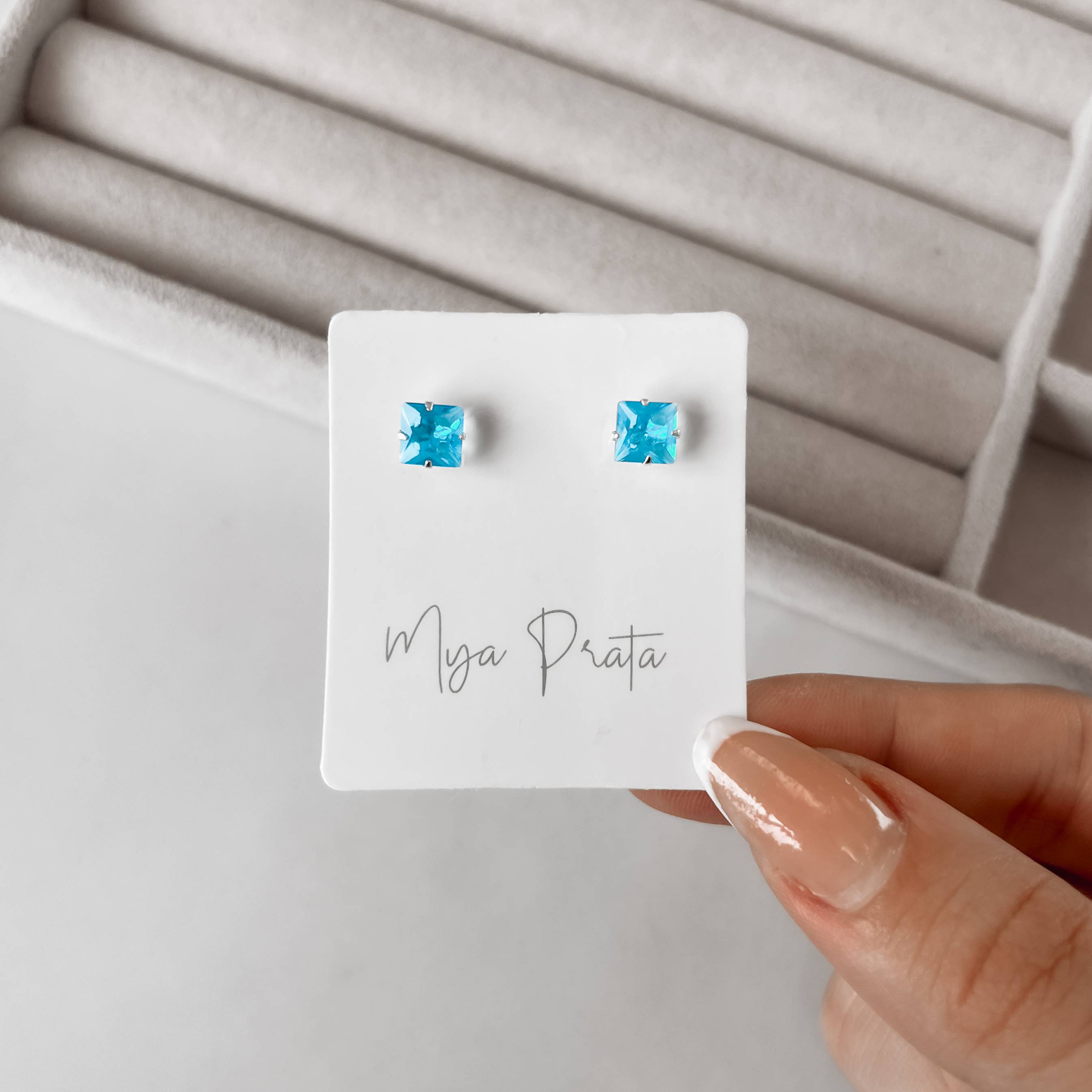 Imagem Secundária Brinco zircônia quadrada azul 6mm