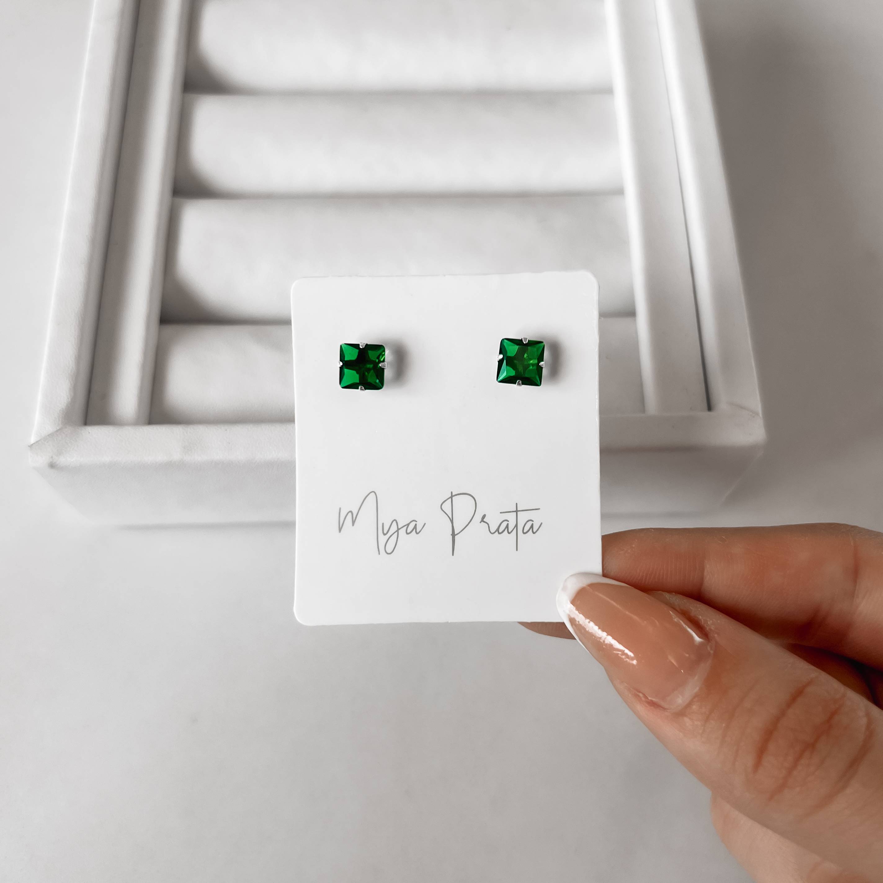 Imagem Brinco zircônia quadrada esmeralda 6mm