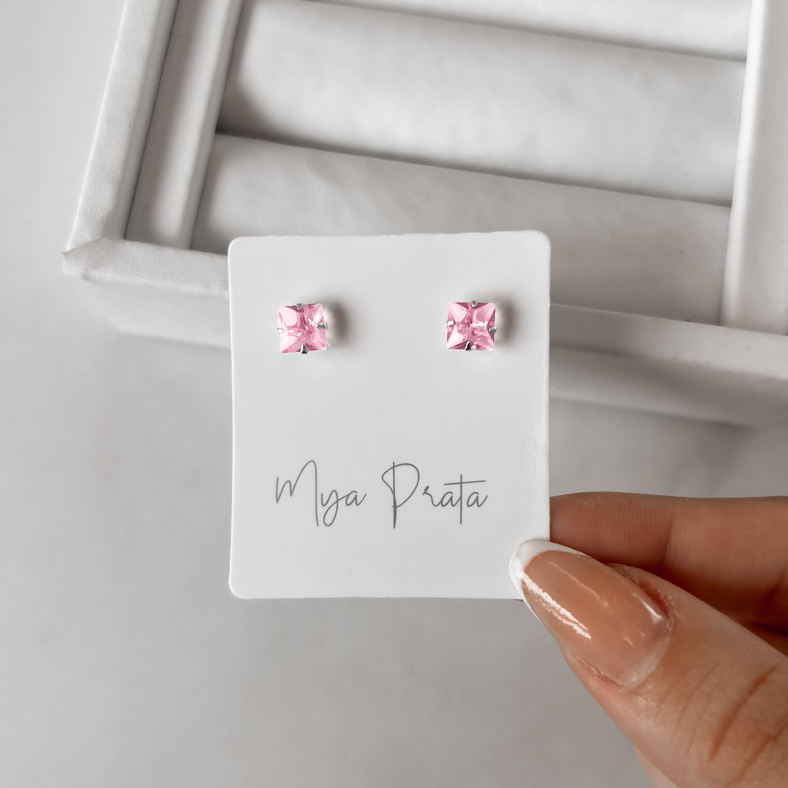 Imagem Brinco zircônia quadrada rosa 6mm