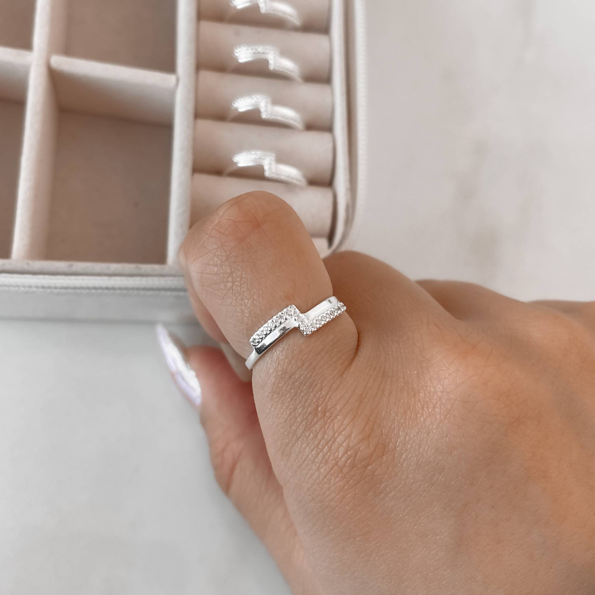 Anel detalhe cravejado