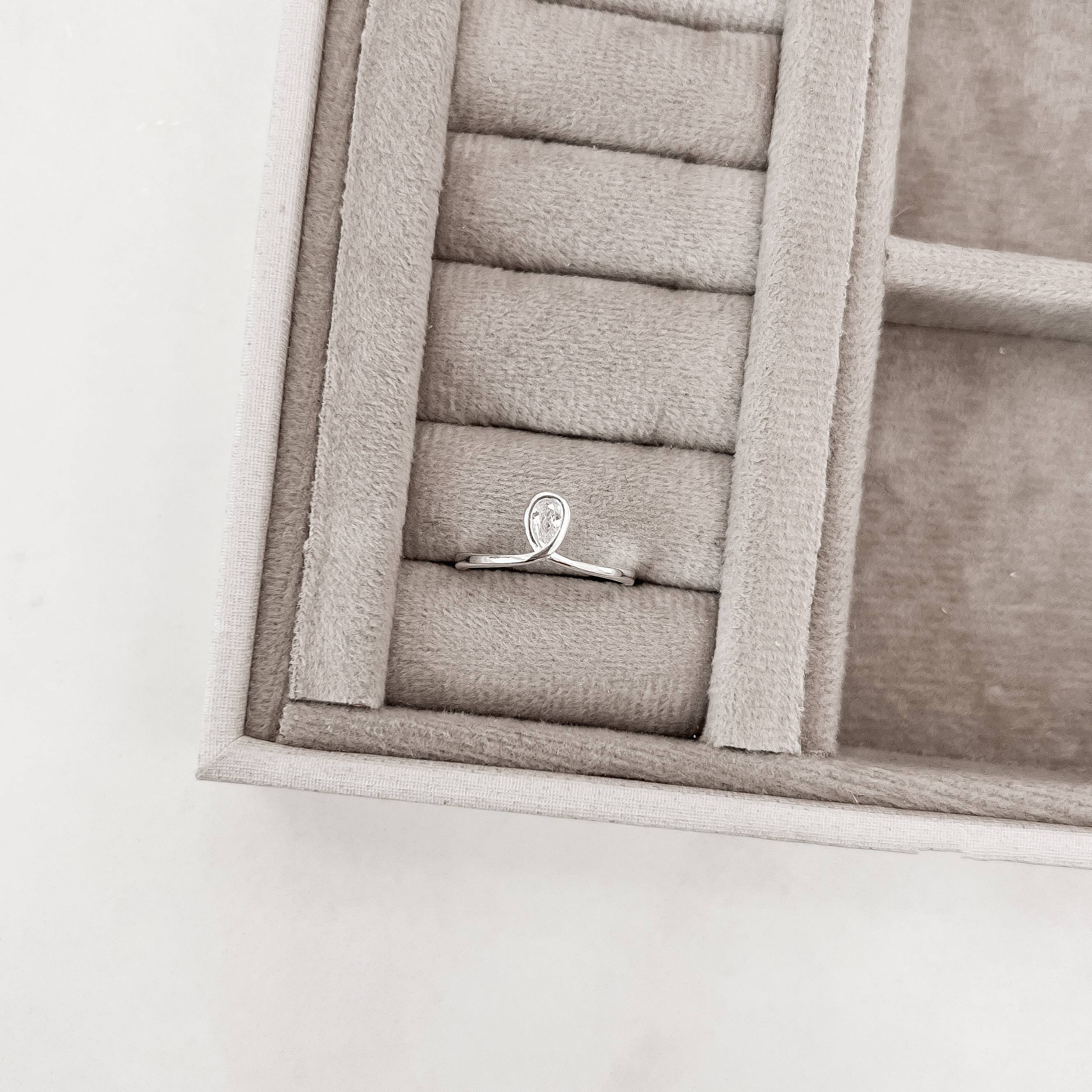 Anel volta gota com zircônia