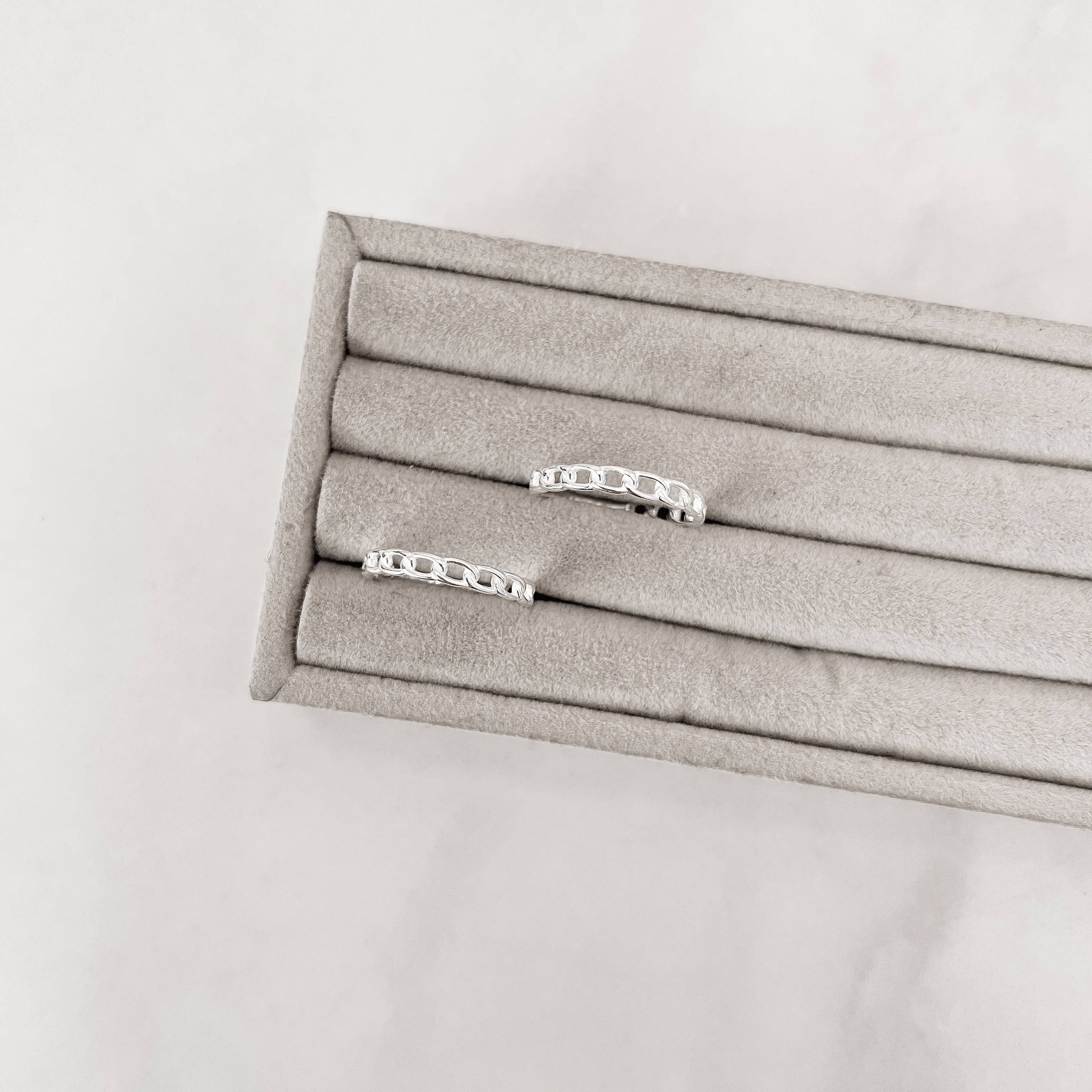 Imagem Secundária Anel detalhe correntes