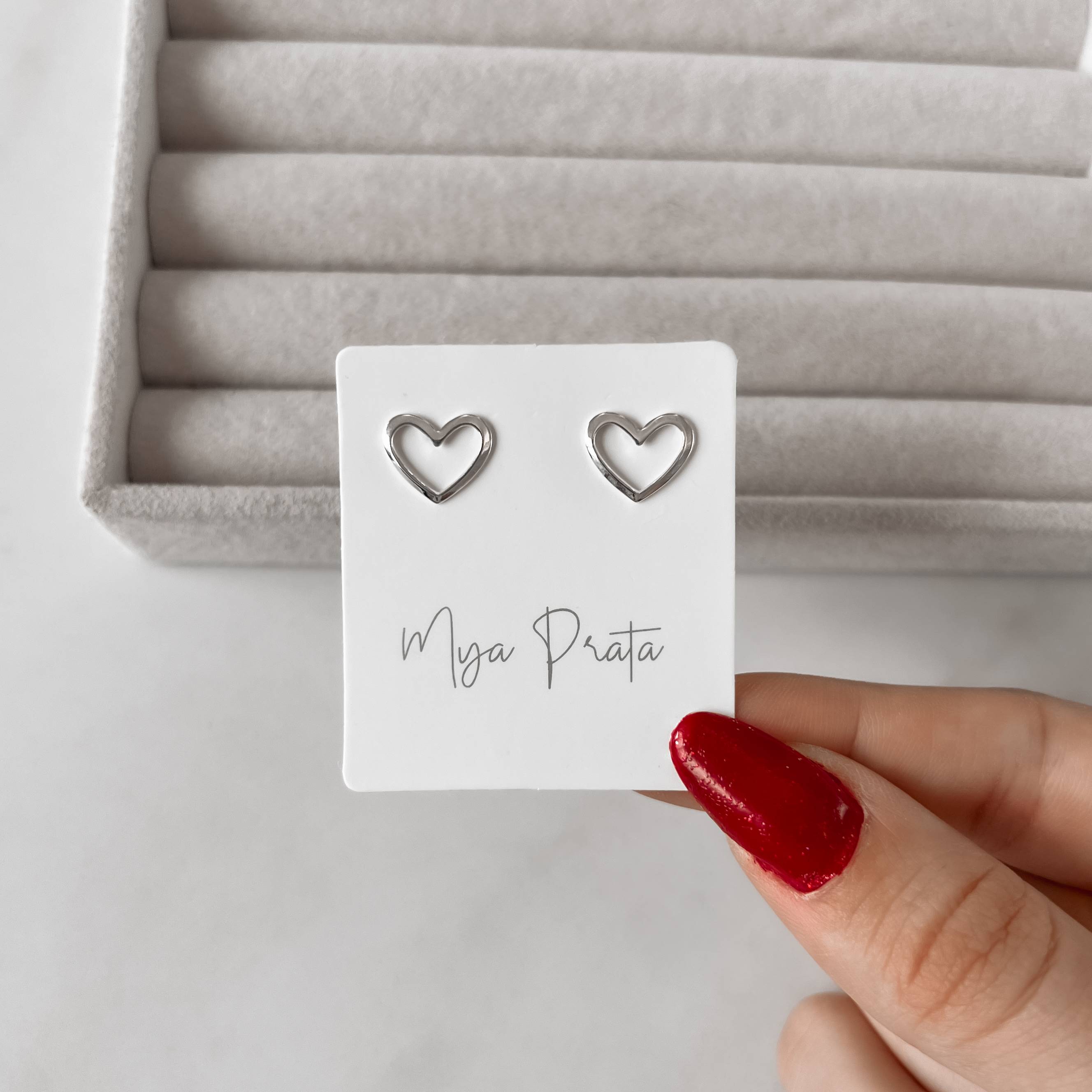 Imagem Brinco coração vazado 11mm