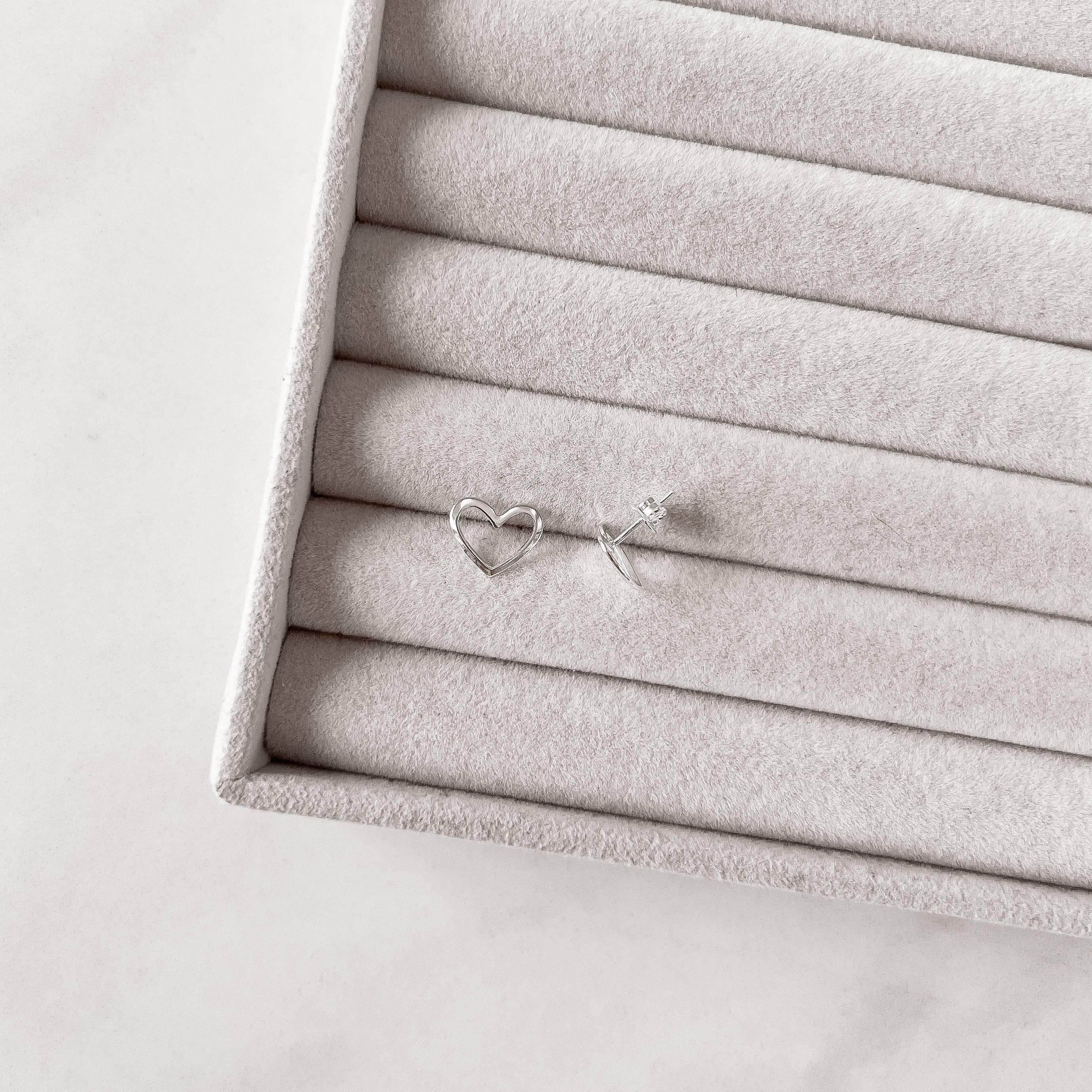 Imagem Secundária Brinco coração vazado 11mm