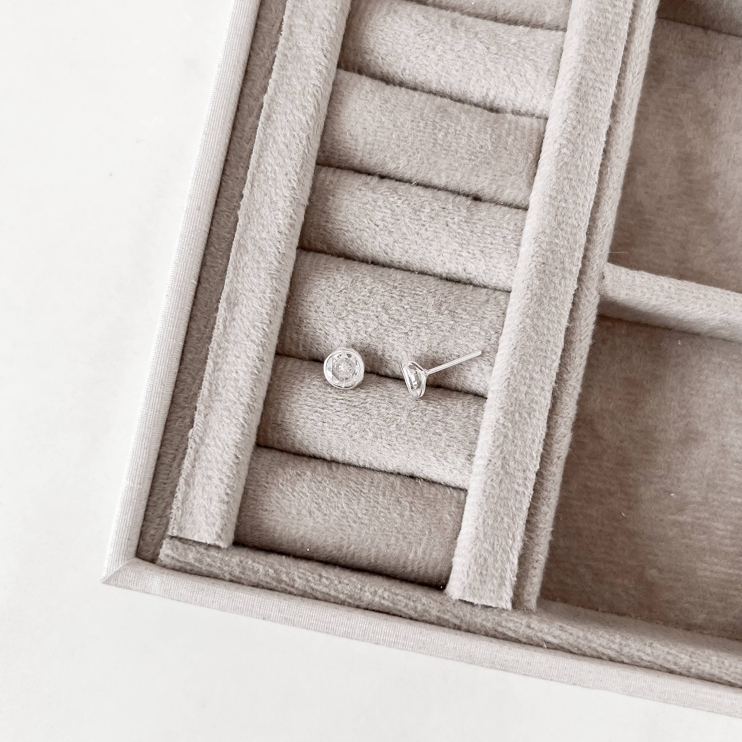 Imagem Secundária Brinco zircônia redonda cristal embutida 6mm