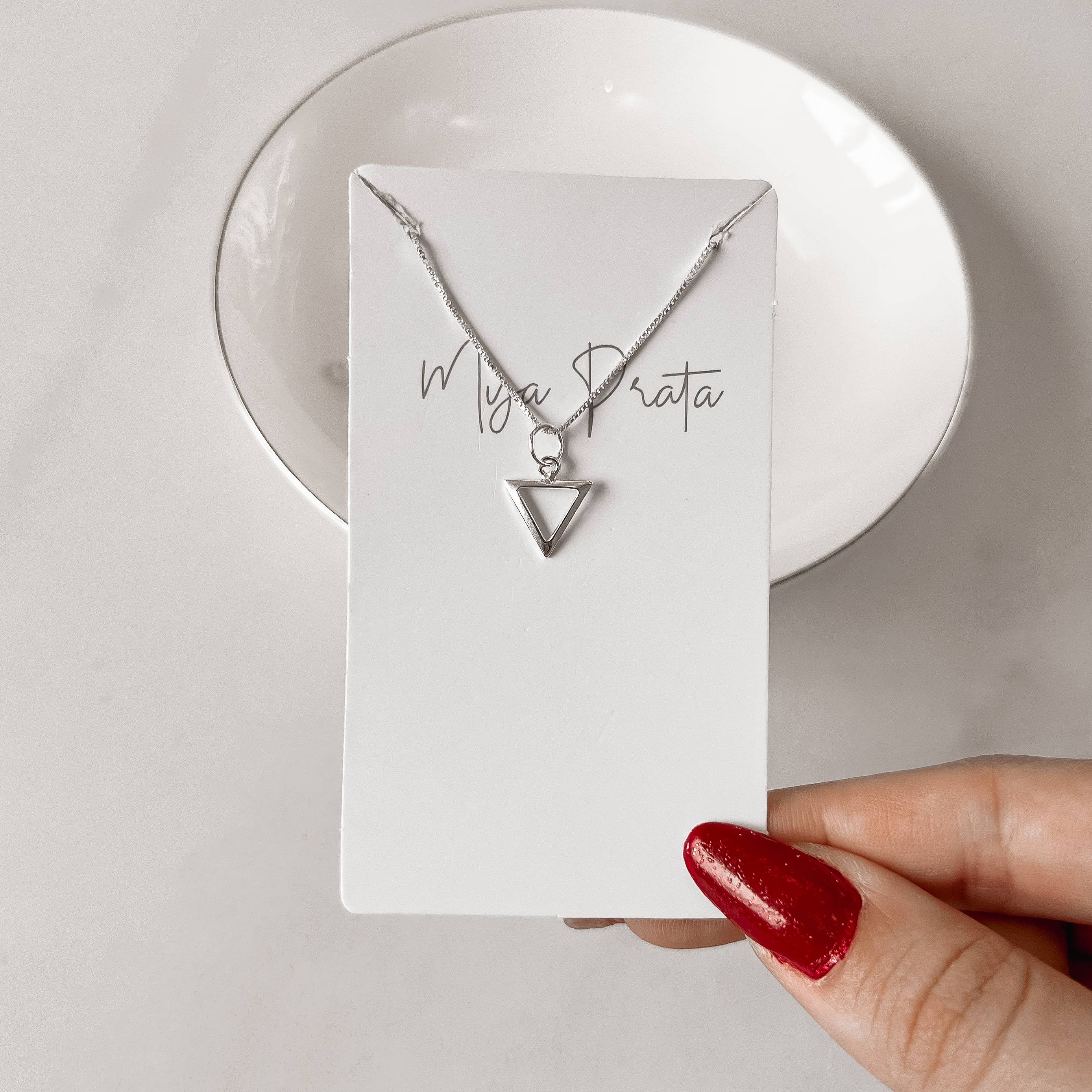 Colar pingente triângulo vazado 10mm 40cm