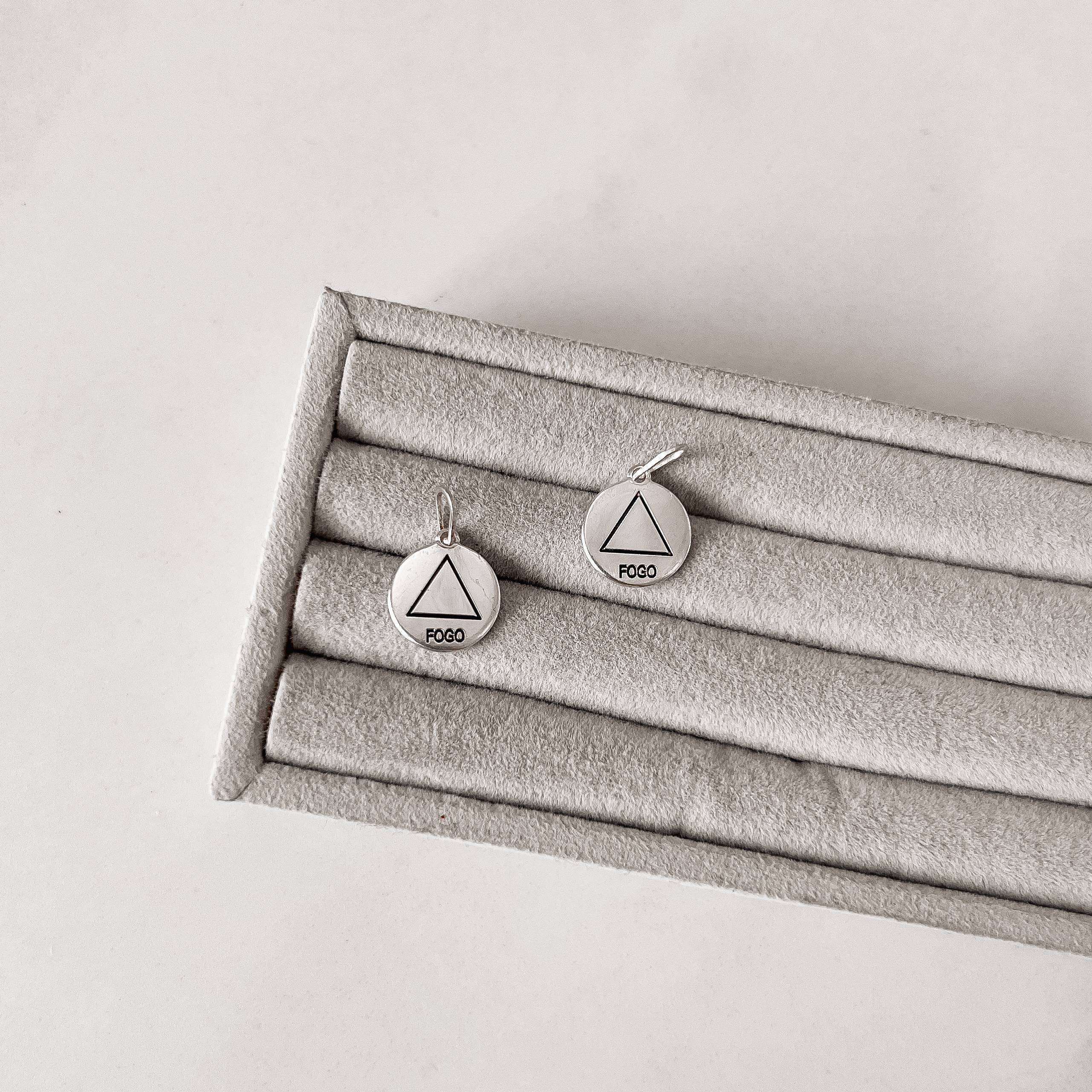 Pingente medalha elemento Fogo resina 12mm