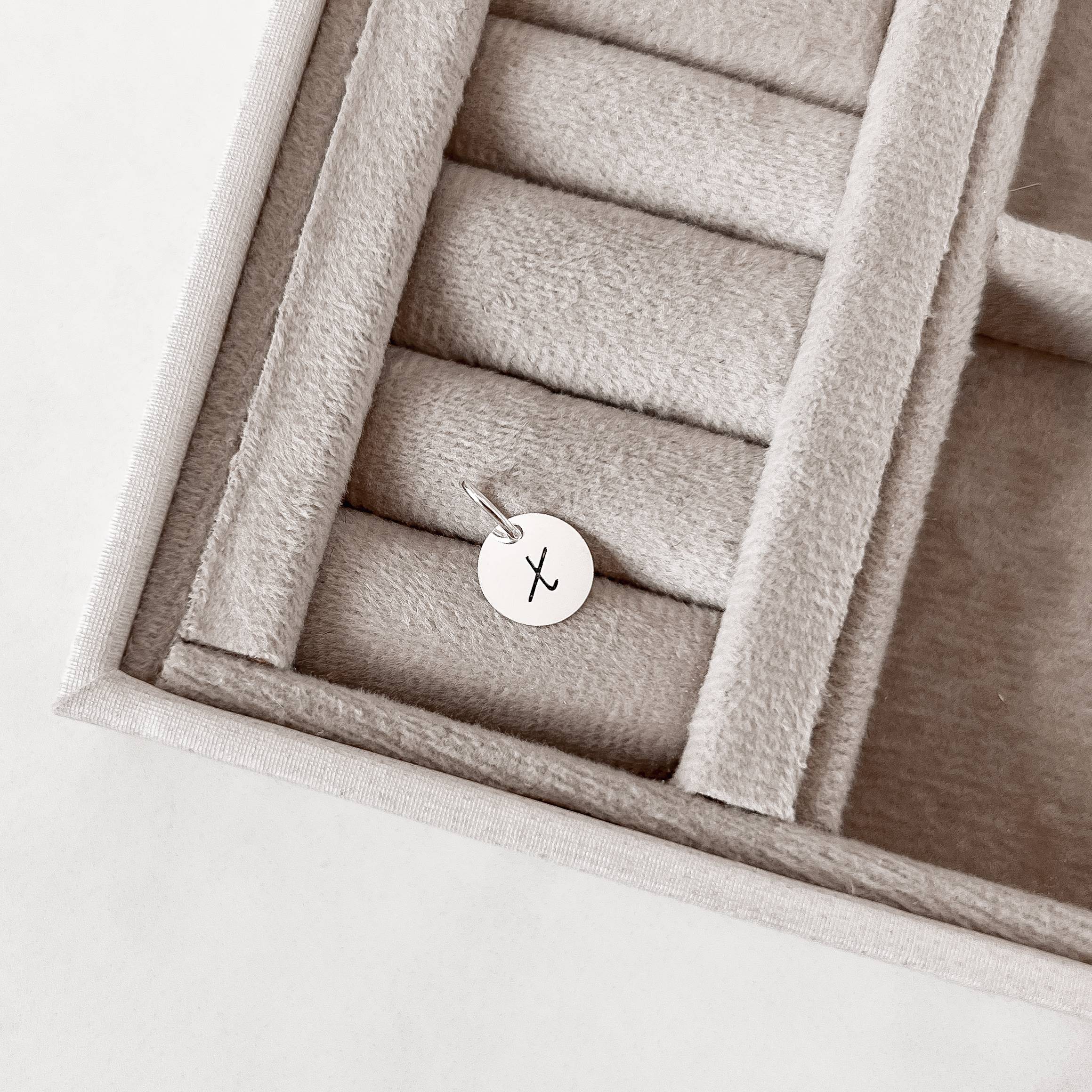 Pingente medalha letra X 10mm