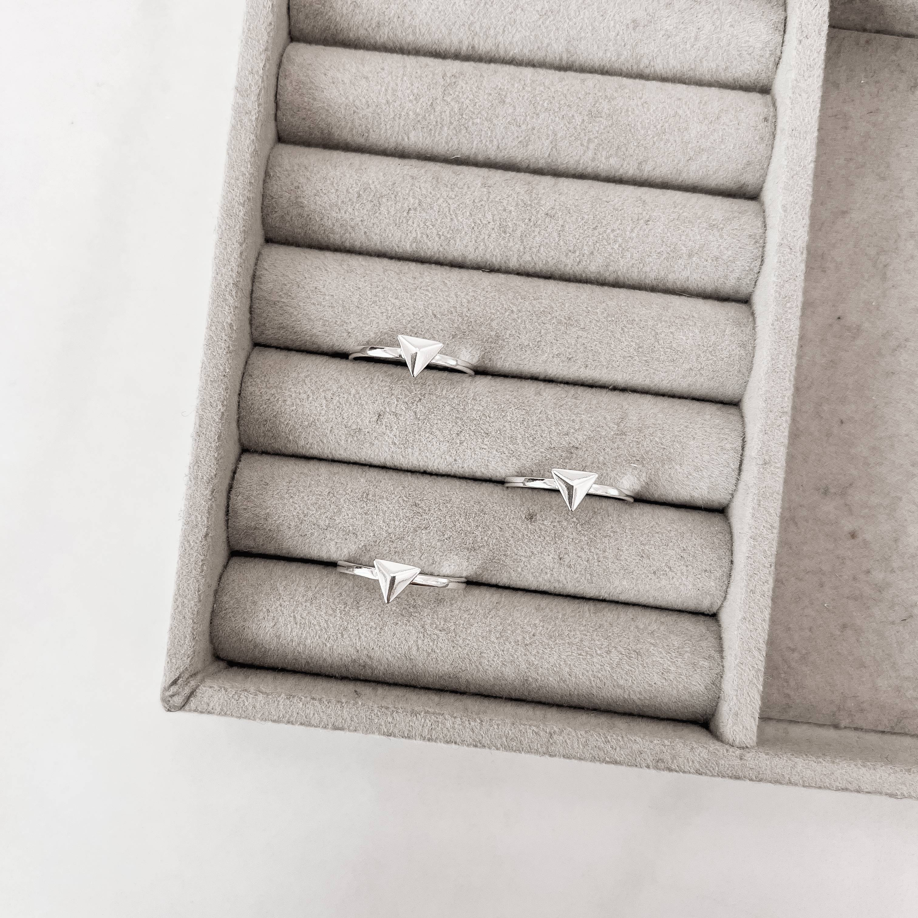 Anel geométrico triângulo vinco