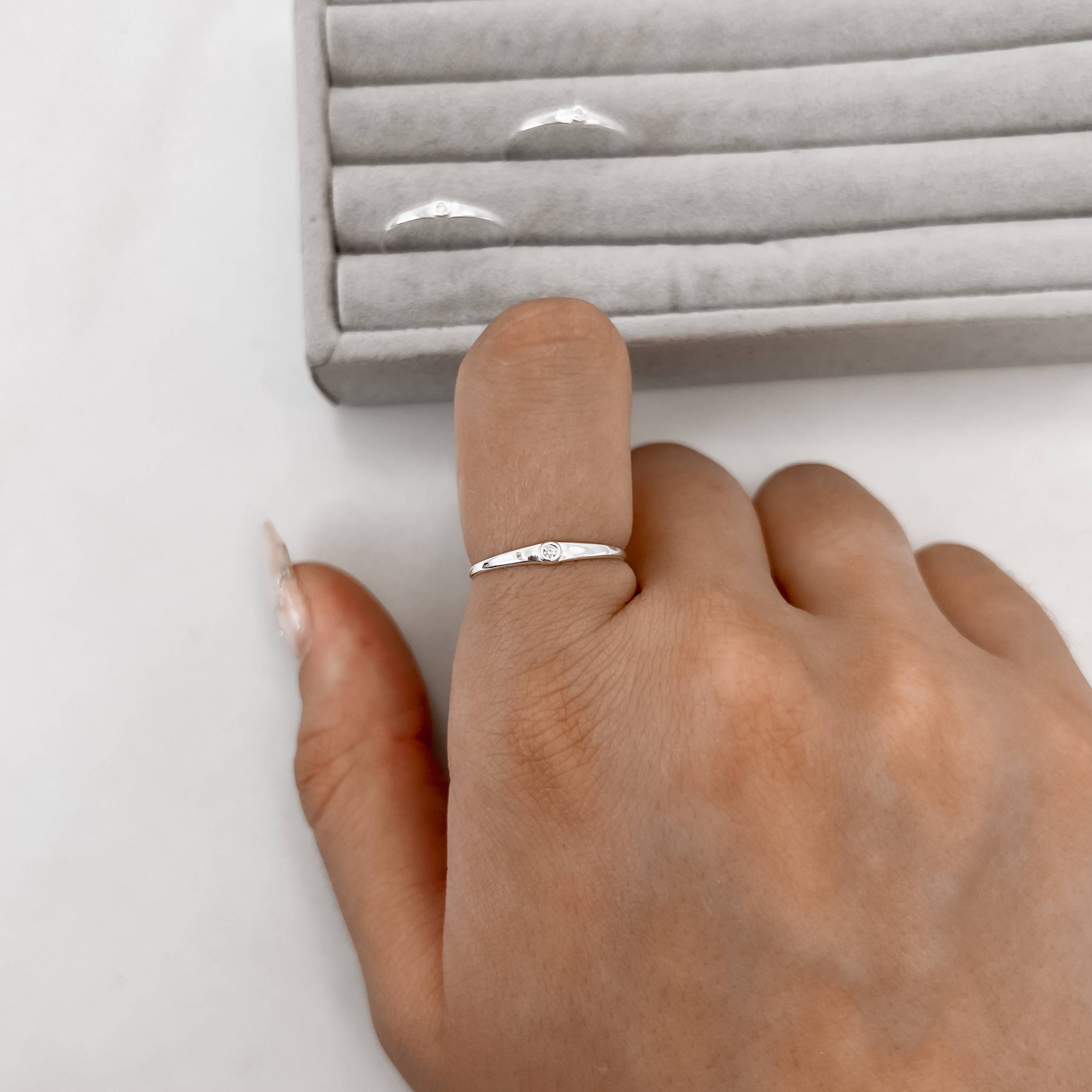 Anel solitário mini zircônia